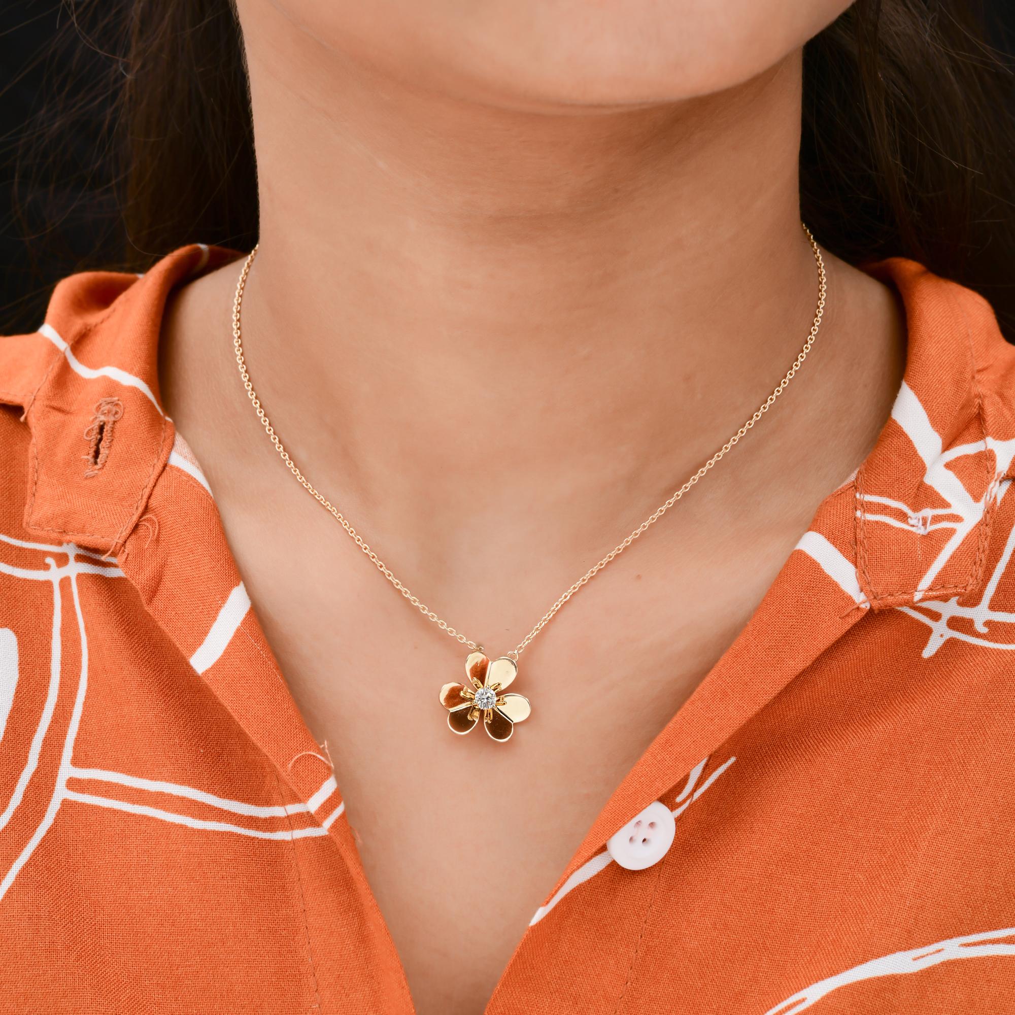 Women's 0.23 Carat SI/HI Solitaire Diamond Flower Charm Necklace 14 Karat Yellow Gold For Sale