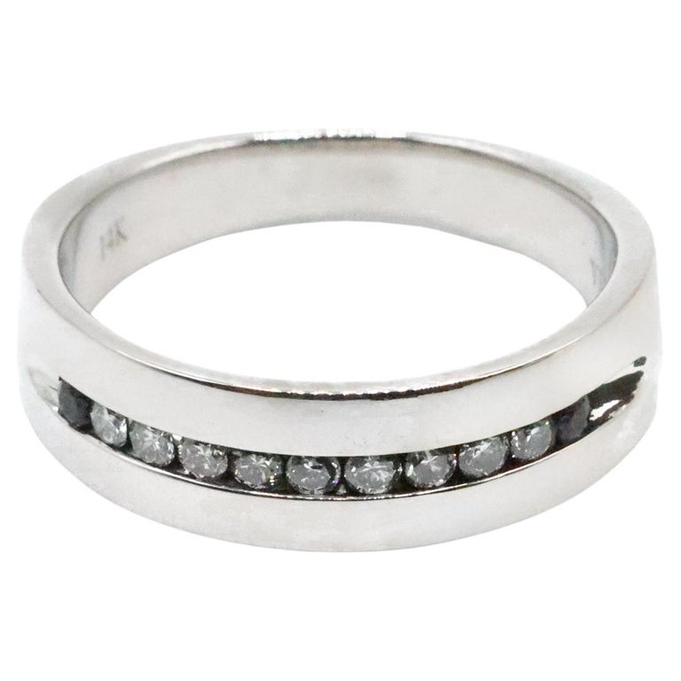 0 23 Carats Signed Vera Wang Diamond and Sapphire Wedding Ring For Sale