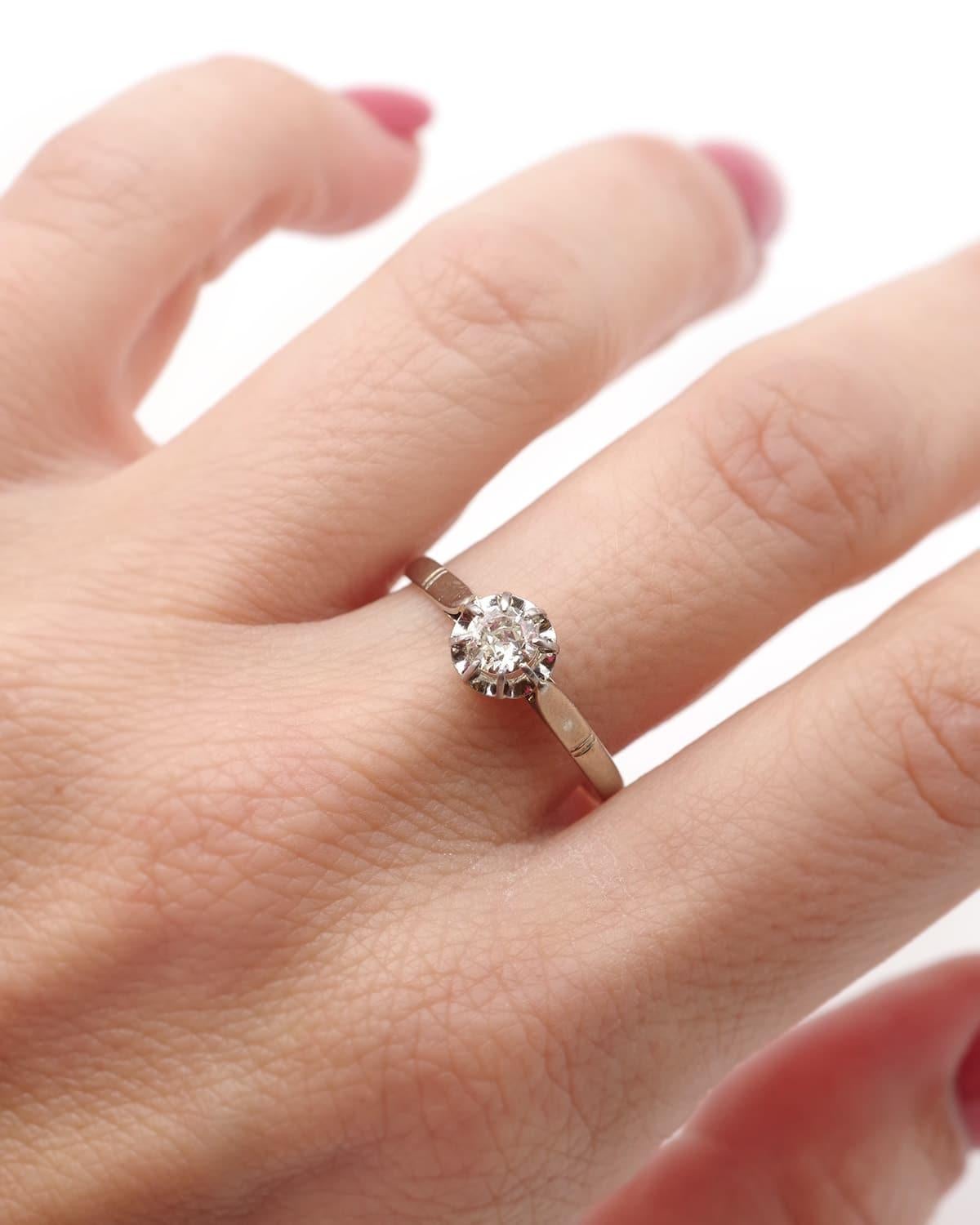 Taille vieille mine Bague solitaire en diamant de 0,23 ct en platine, bague solitaire Art déco en vente