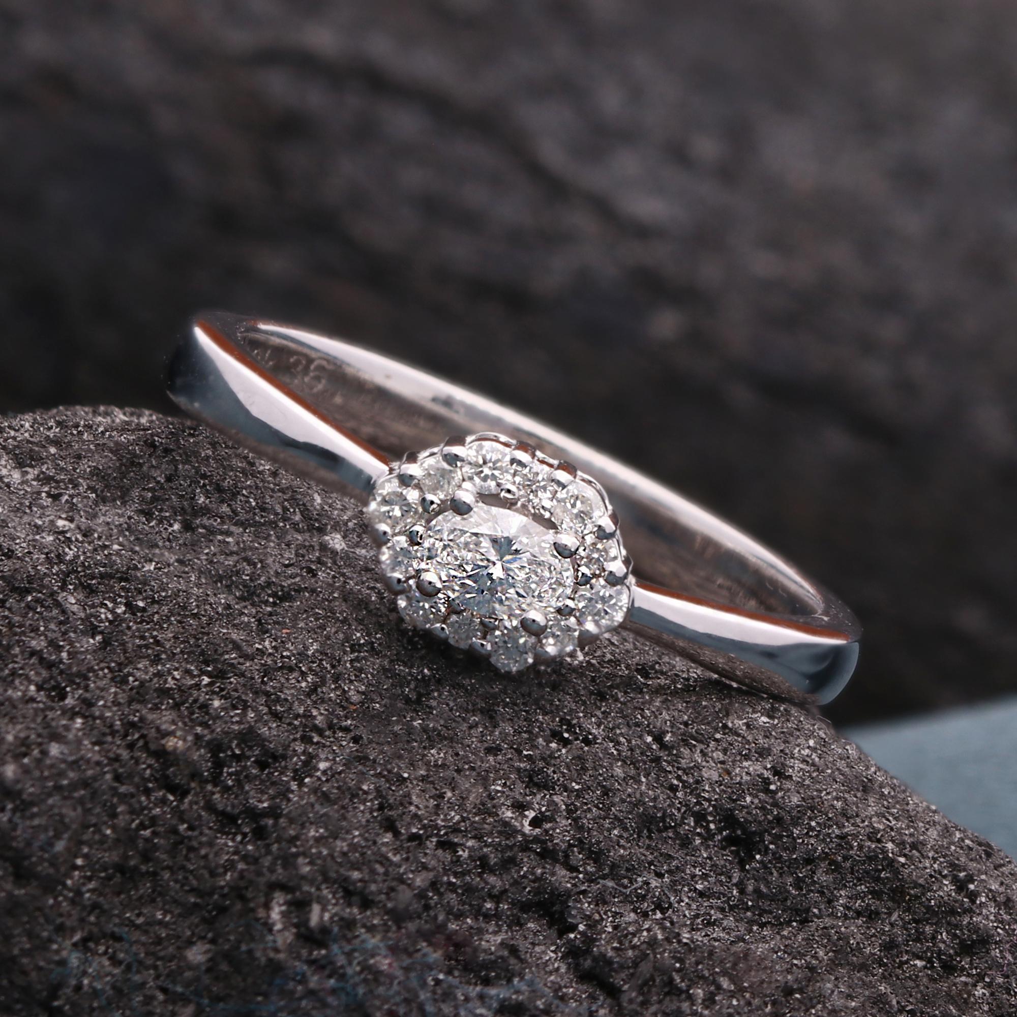 Taglio ovale 0,23 ct SI Clarity HI Color Oval Round Diamond Promise Ring Oro bianco 18 carati in vendita