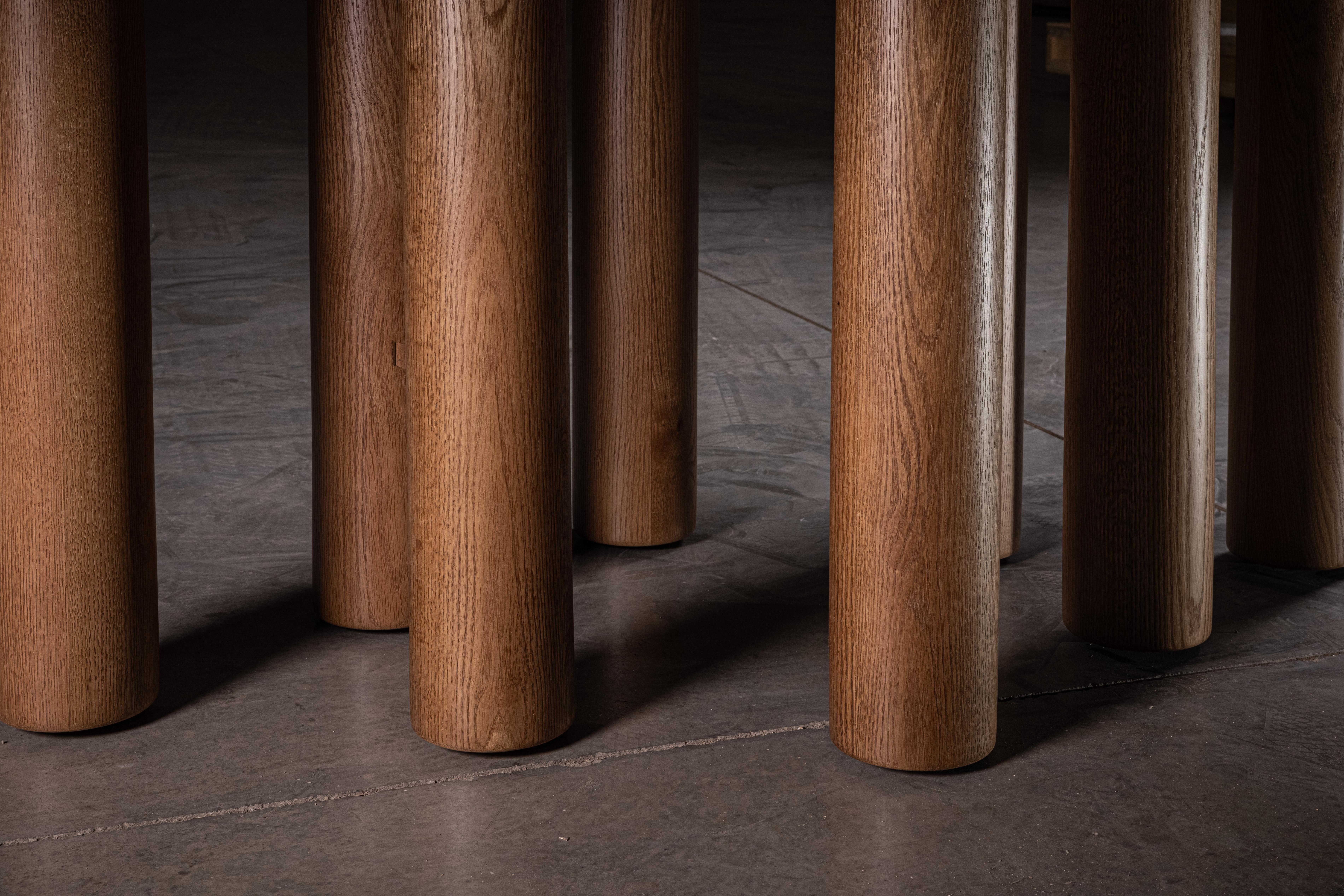 Autre 023 Table de salle à manger ovale en Warm Solid Oak et plateau en Turtle Quartzite par No Age Studio en vente