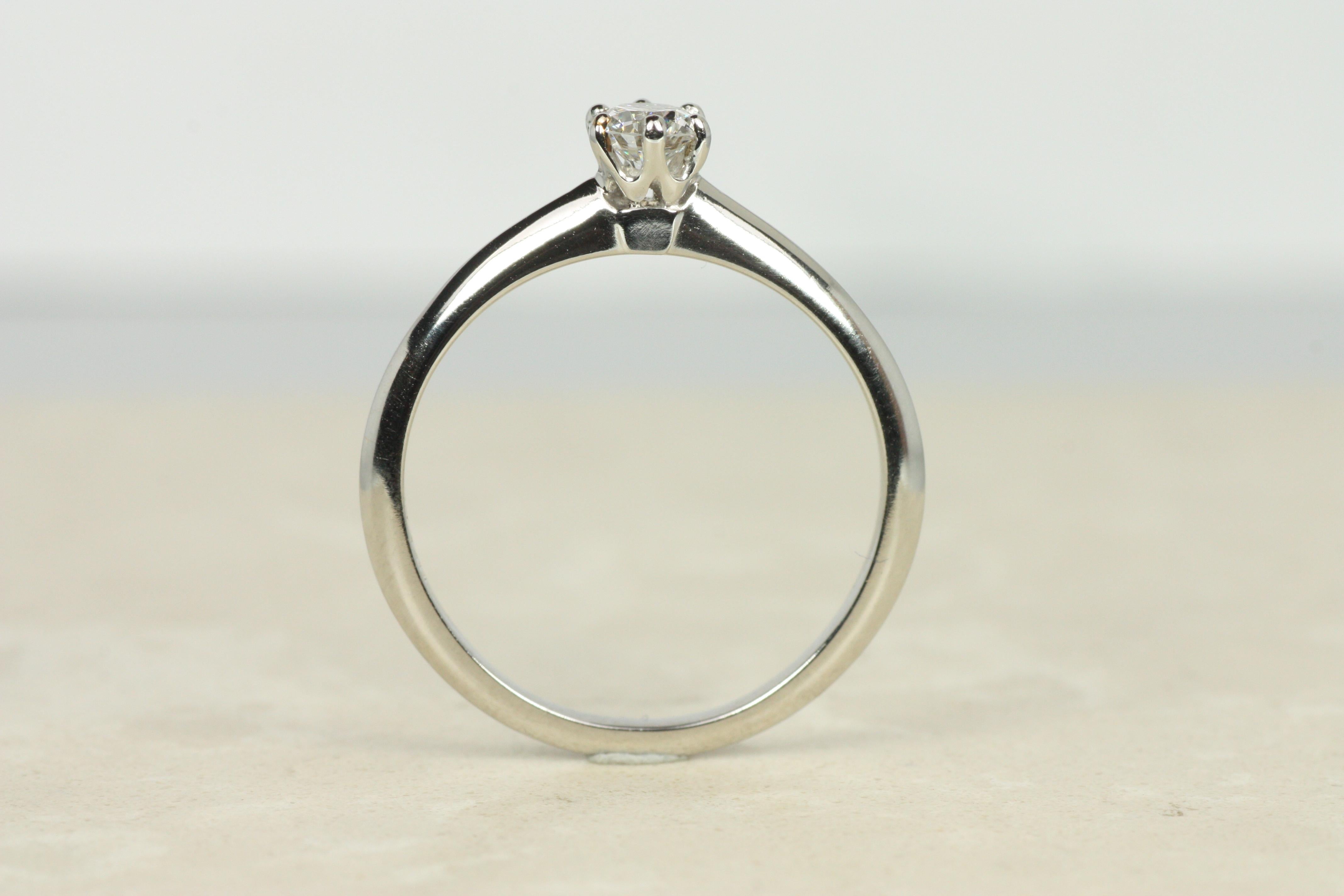 Bague de fiançailles solitaire à diamant de 0,23ct Tiffany & Co. Platine à lame tranchante en vente 1