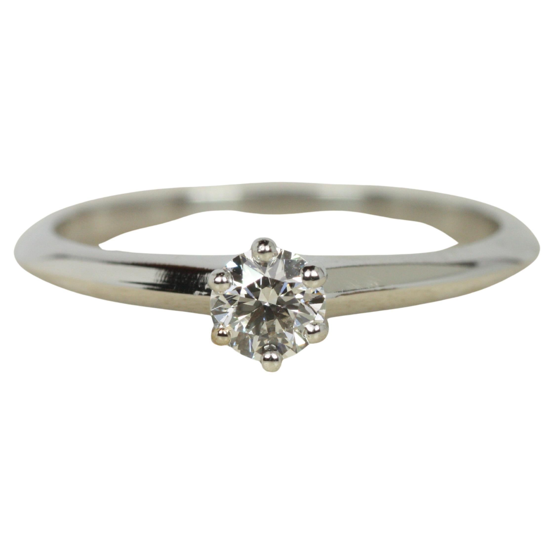 Bague de fiançailles solitaire à diamant de 0,23ct Tiffany & Co. Platine à lame tranchante