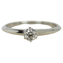 Anillo de compromiso solitario de diamantes de 0,23 ct Tiffany & Co. Platino filo de cuchillo
