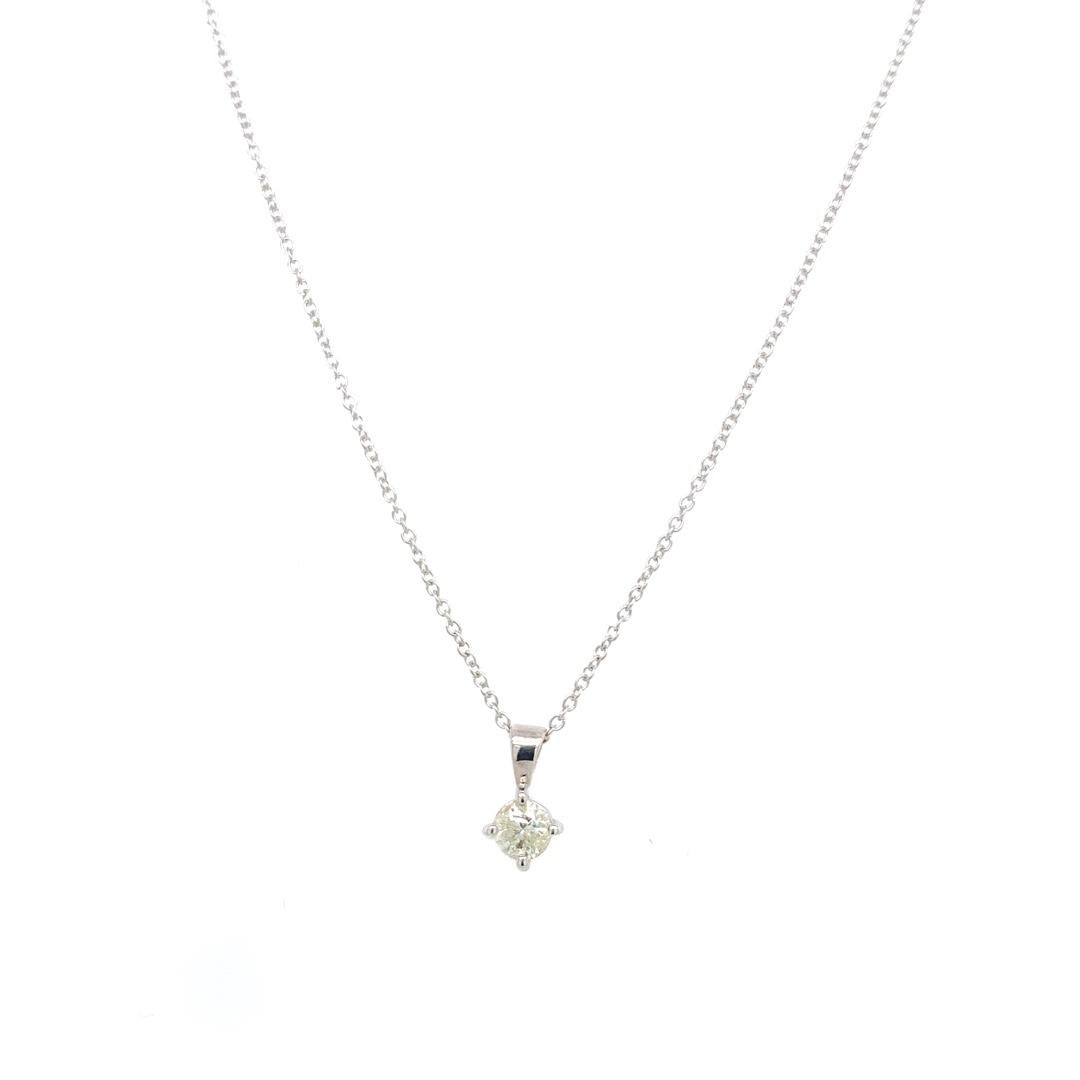 Pendentif en or blanc 9ct solitaire 0,23ct L Si3 diamant taille victorienne sur une chaîne

Pendentif en or blanc 9ct diamant solitaire de taille victorienne sur une chaîne de 18'' en or blanc 9ct 

Informations supplémentaires :
Poids total des