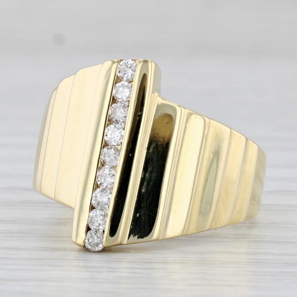 Gemstone Information:
- Natural Diamonds -
Total Carats - 0.23ctw
Cut - Round Brilliant
Color - H - I
Clarity - SI2 - I2

Metal: 18k Yellow Gold
Weight: 6.8 Grams 
Stamps: 18k
Face Height: 16.6 mm 
Rise Above Finger: 4.4 mm
Band / Shank Width: 3.1