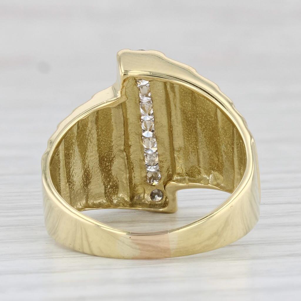 Women's or Men's 0.23ctw Diamond Beveled Ring 18k Yellow Gold Size 8 For Sale