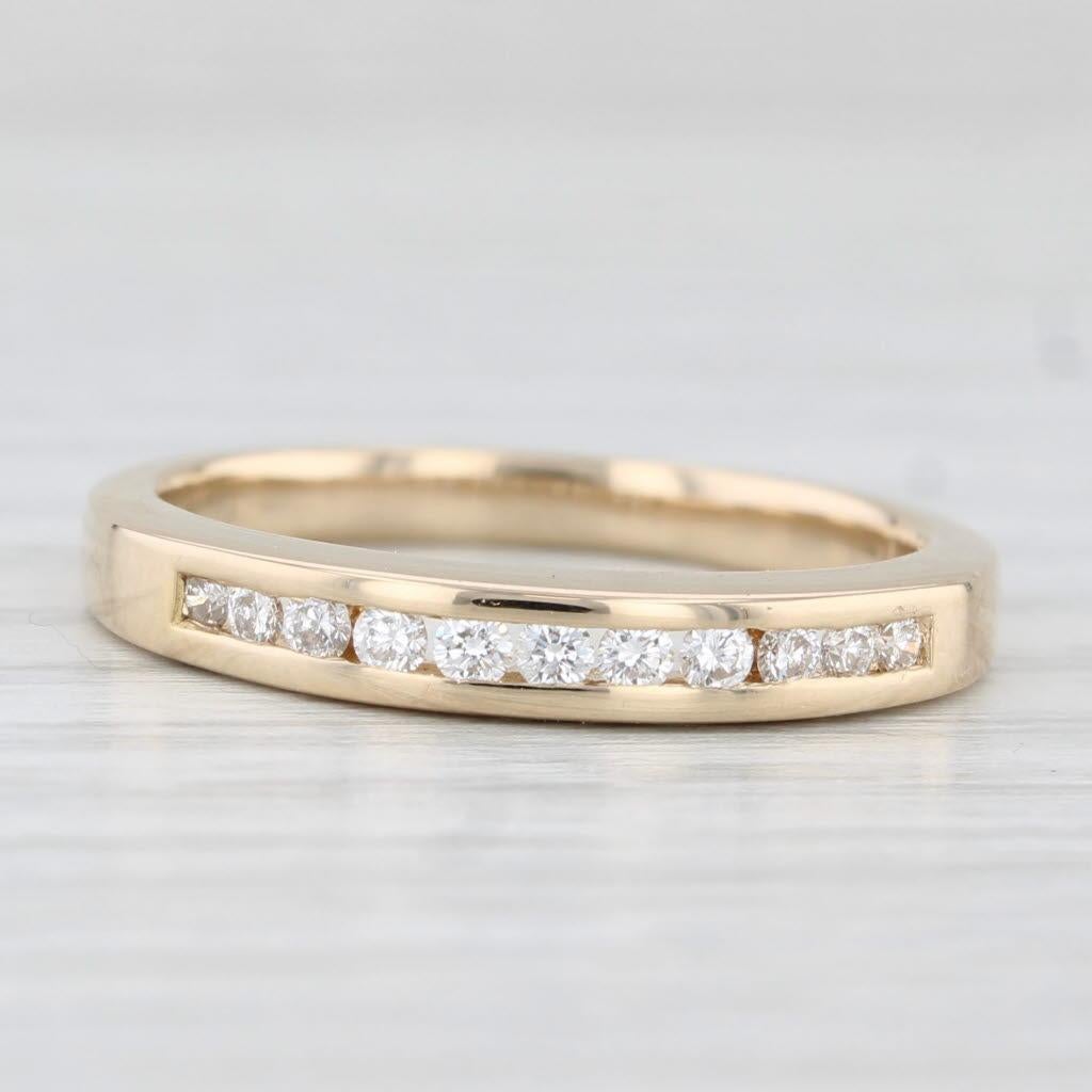 Taille ronde Alliance d'anniversaire empilable en or jaune 14 carats avec diamants 0,23 carat, taille 7 en vente