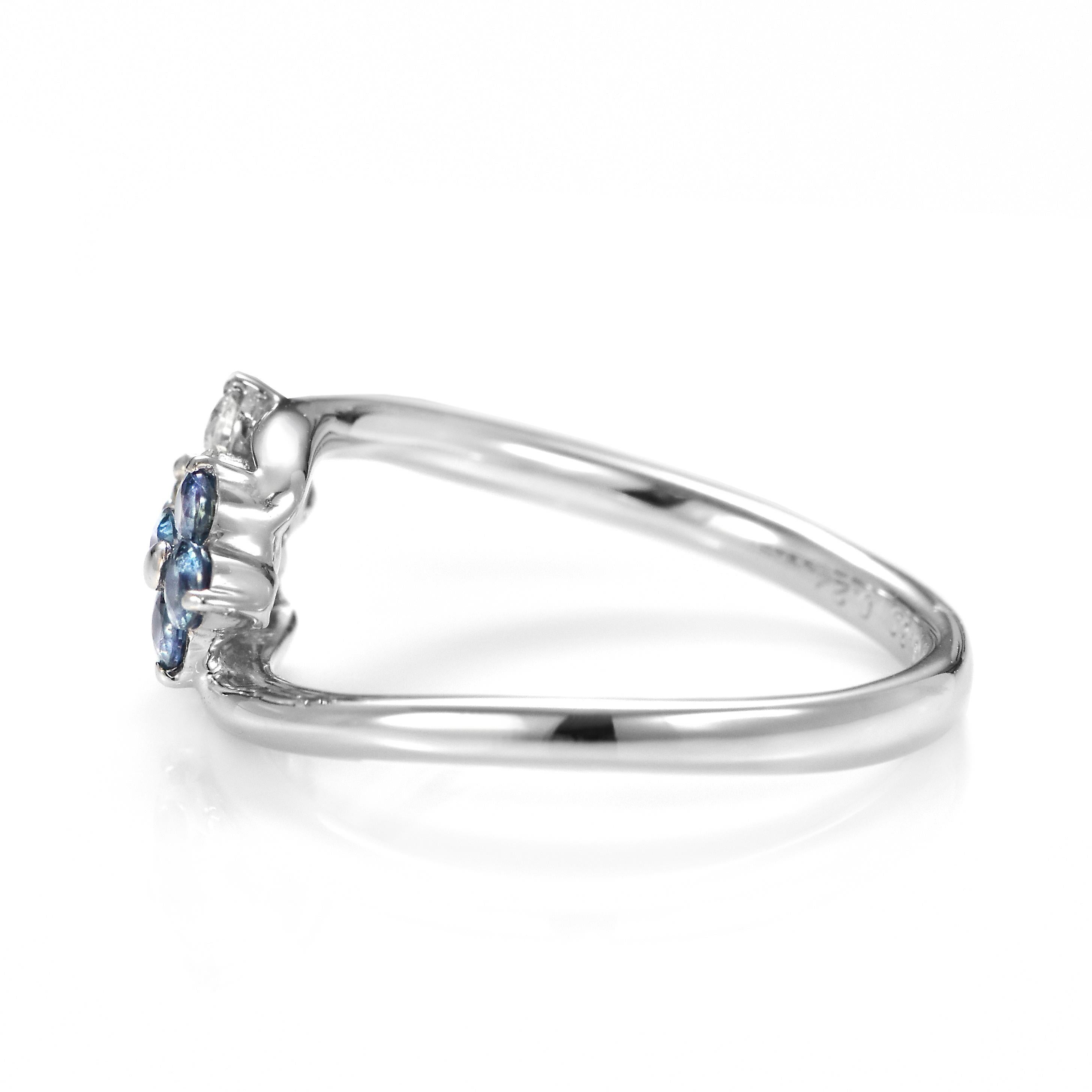 0.24 Carat Brazilian Alexandrite and Diamond Ring set in Platinum For Sale 4