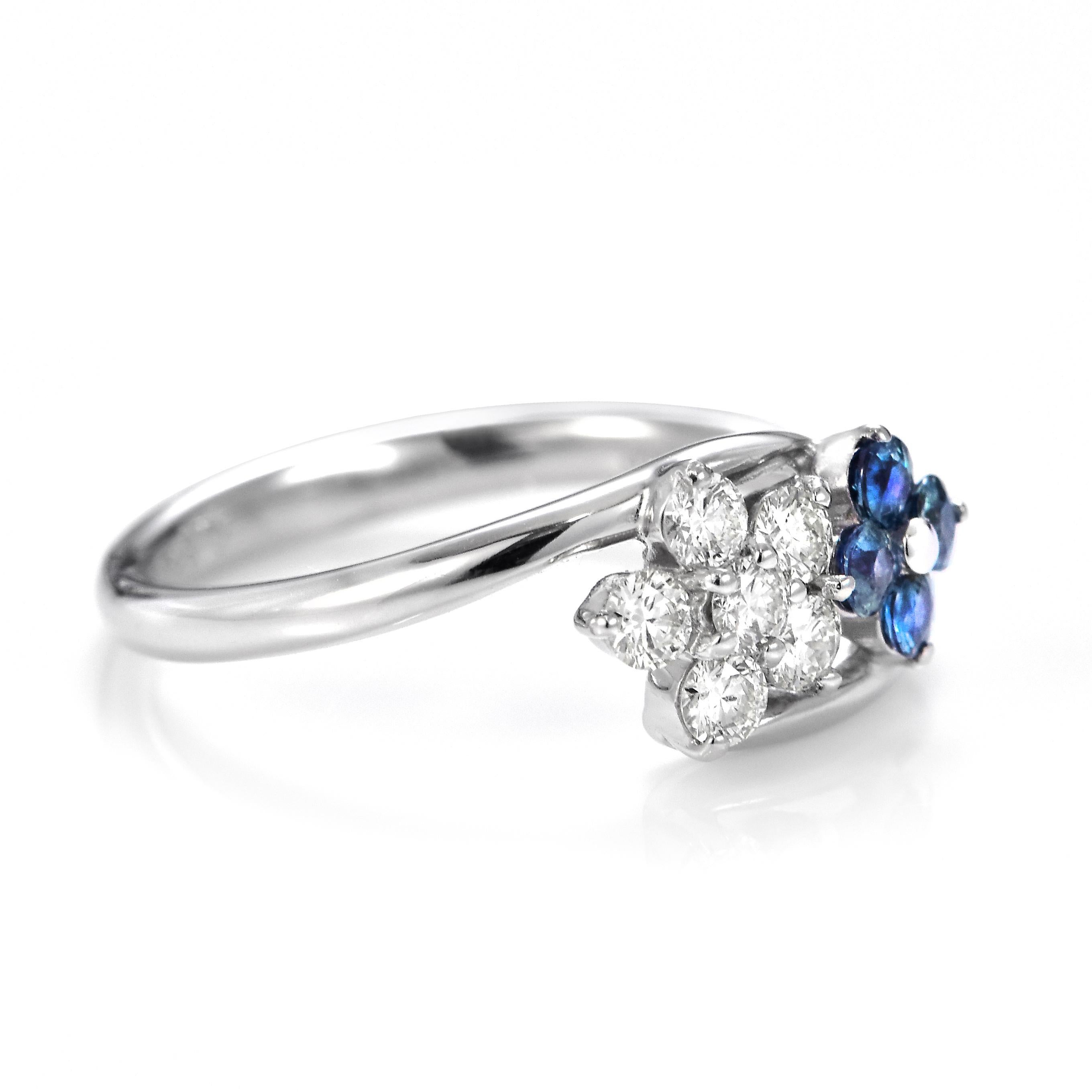 Round Cut 0.24 Carat Brazilian Alexandrite and Diamond Ring set in Platinum For Sale