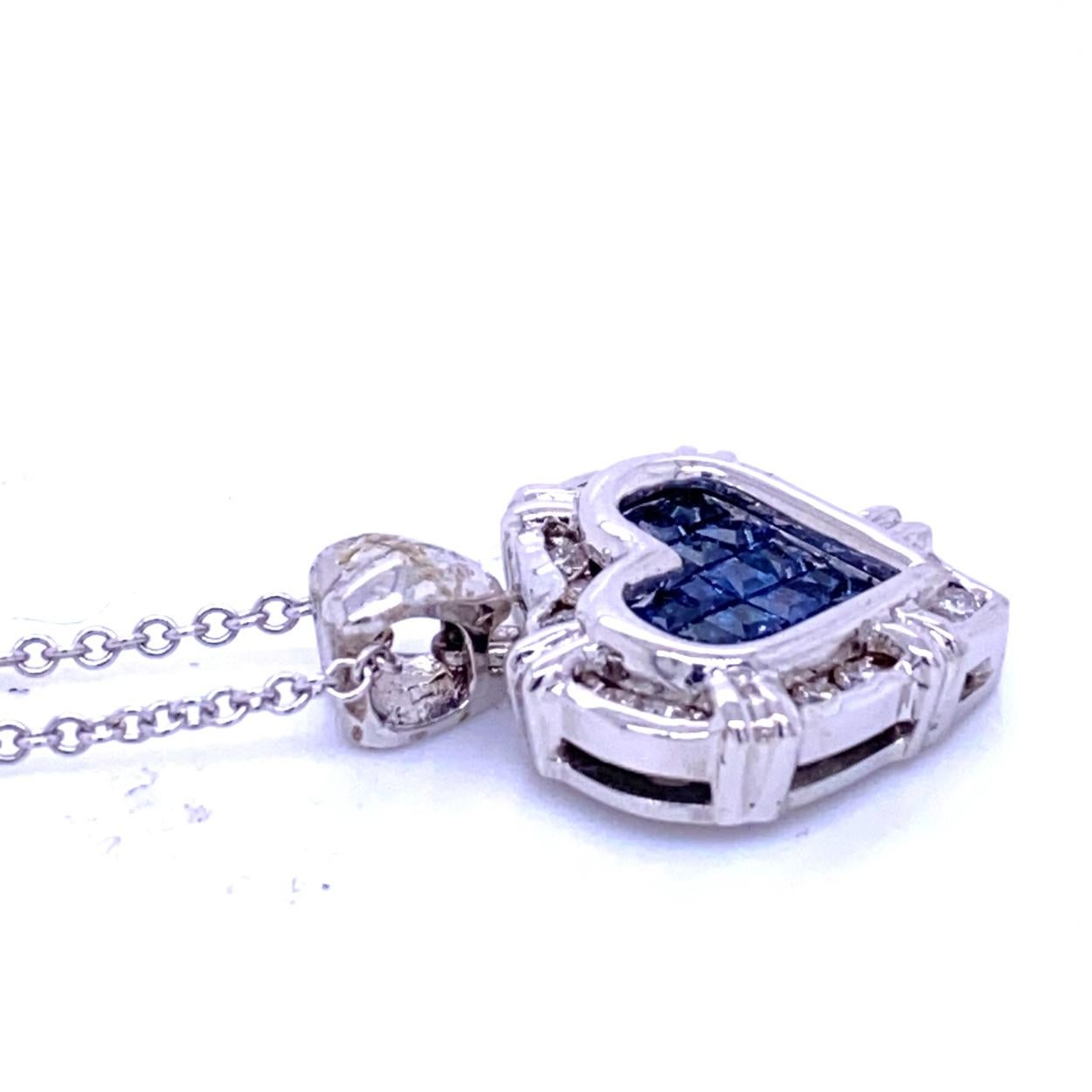 Contemporary 0.24 Carat Diamond/0.75 Carat Blue Sapphire 18K Gold Hearts Pendant Necklace For Sale