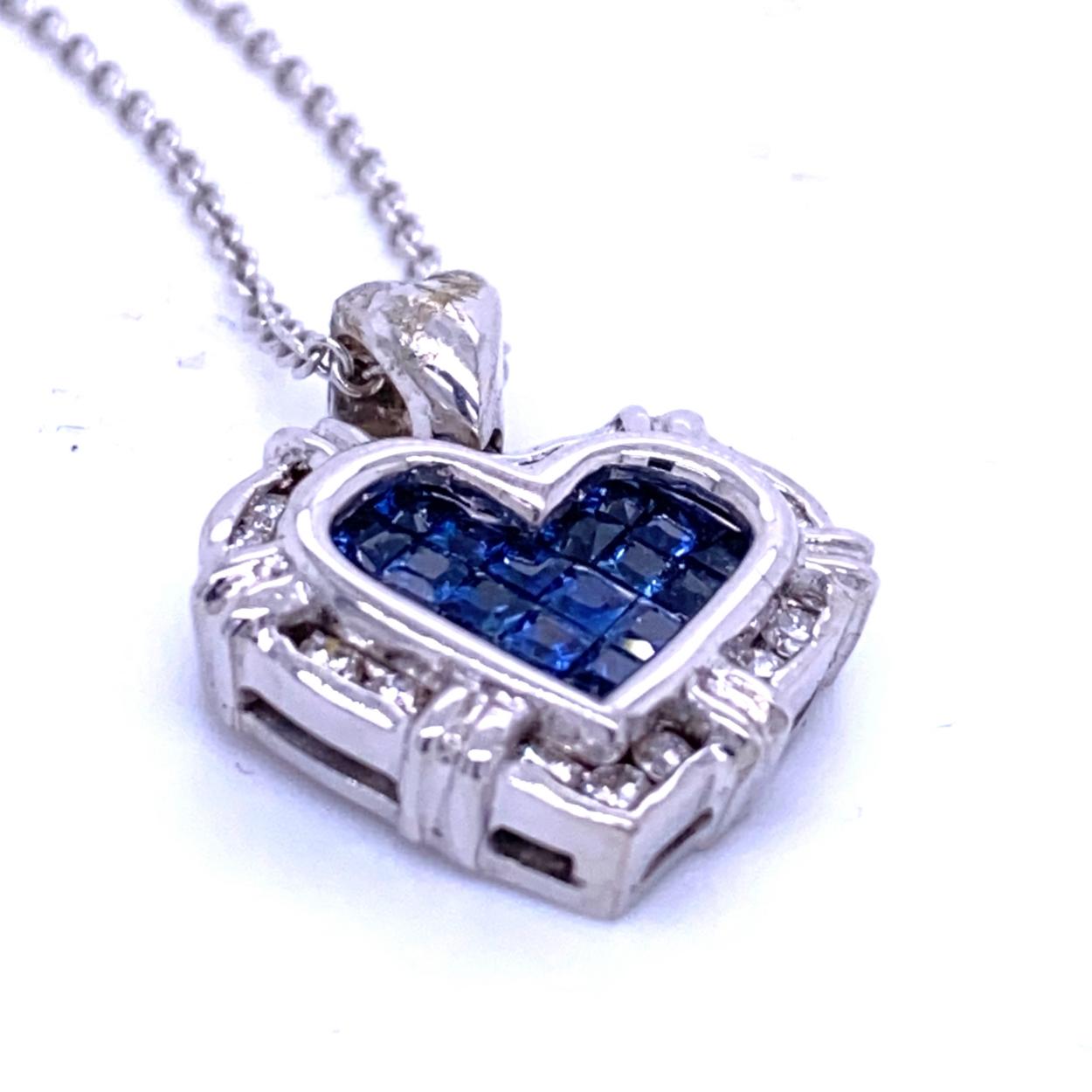 Round Cut 0.24 Carat Diamond/0.75 Carat Blue Sapphire 18K Gold Hearts Pendant Necklace For Sale