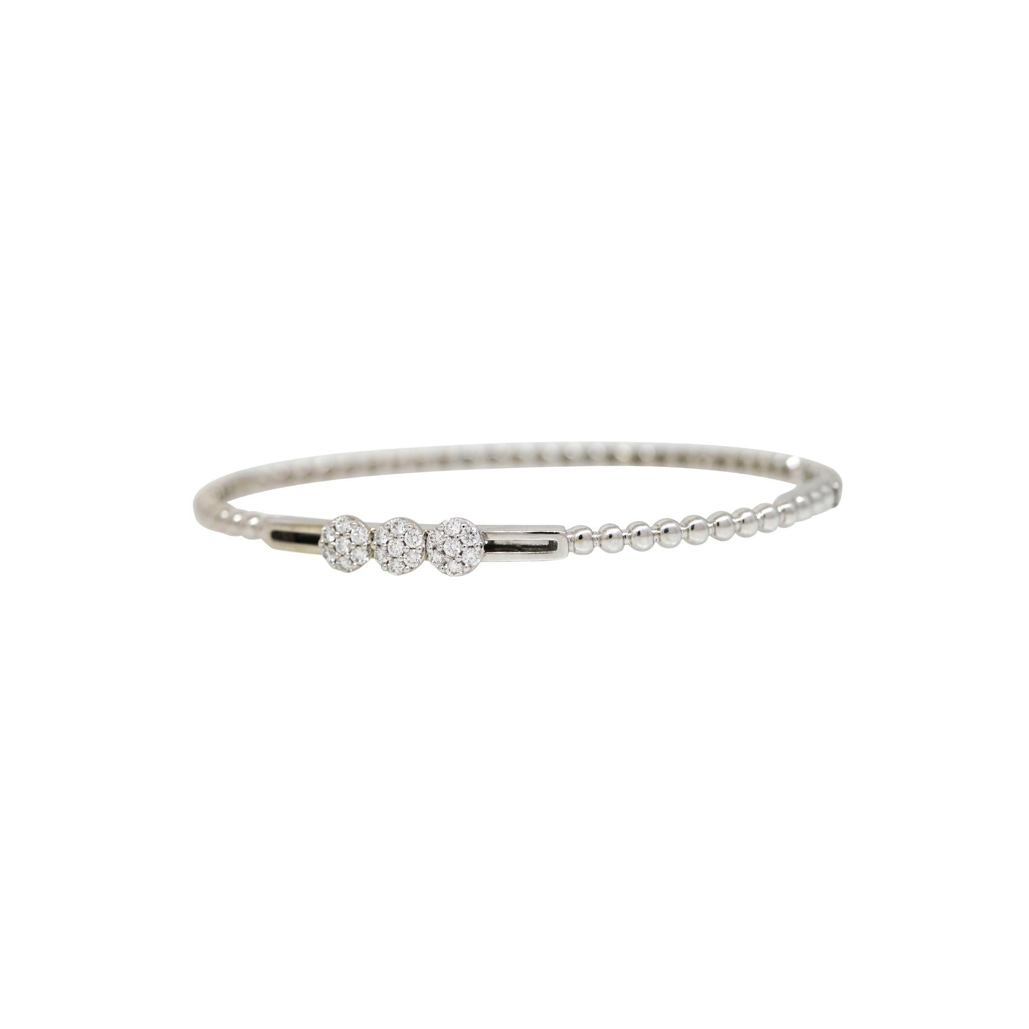 Bracelet en or blanc 14k 0.24ctw Natural Round Brilliant Cut Floating Diamond Bangle

Ce magnifique bracelet en or blanc 14k est orné de 21 diamants ronds naturels de taille brillant totalisant 0,24 carats. D'une pureté SI (légèrement incluse) et