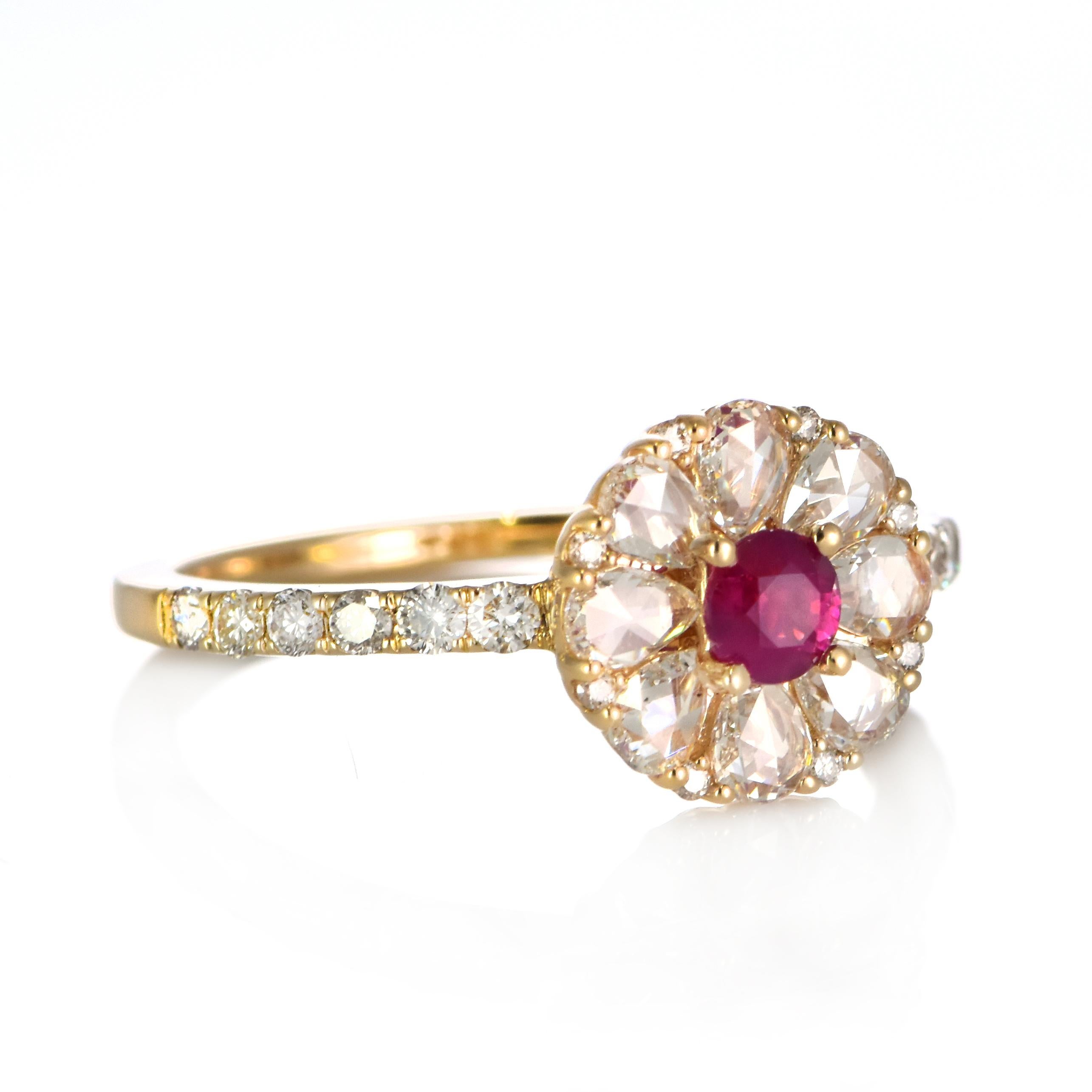 Taille ronde Bague en or 18 carats ornée d'un rubis naturel de 0,24 carat et d'un diamant taillé en rose de 0,80 carat en vente