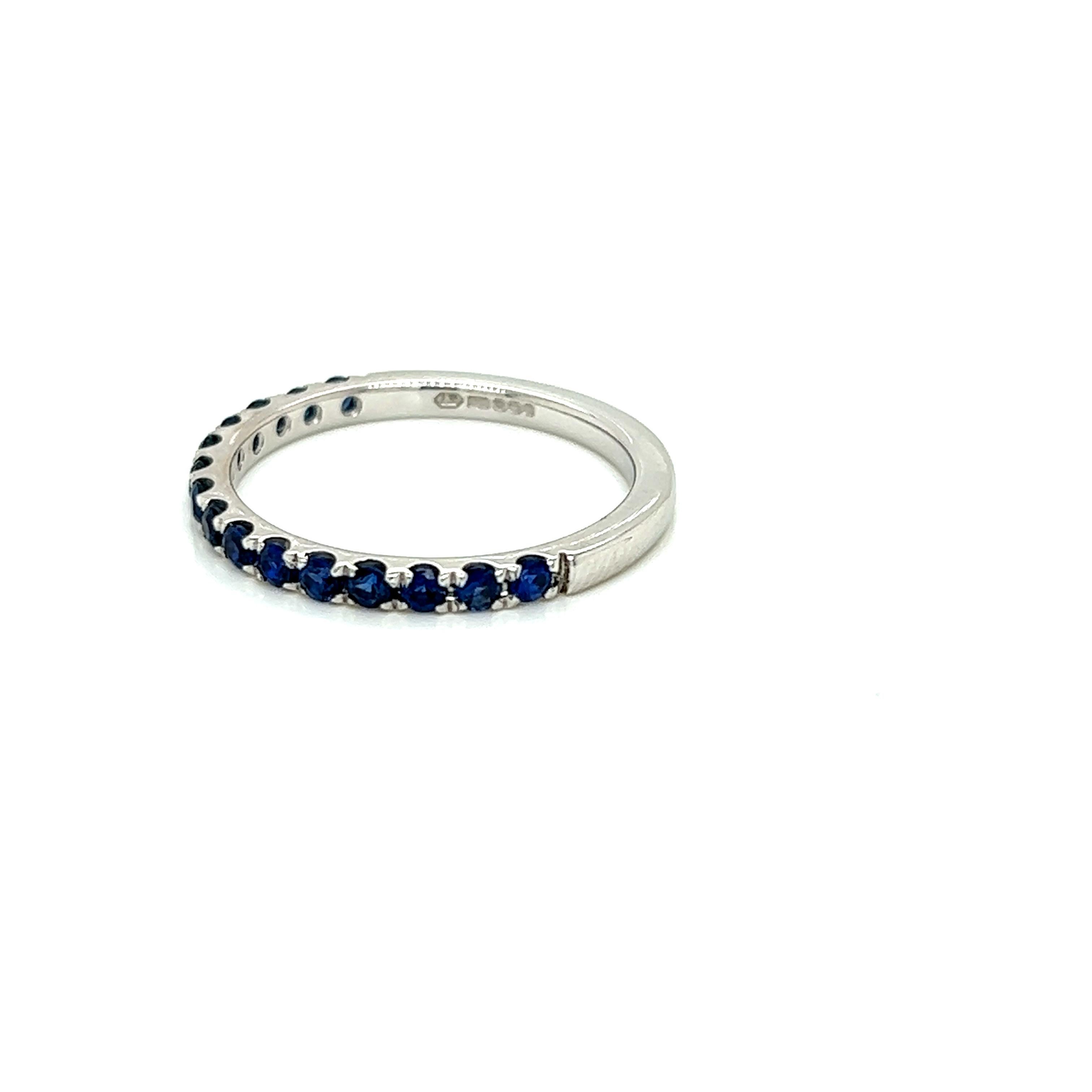Contemporary 0.24 Carat Round Brilliant Blue Sapphire Band Ring in 18 Karat White Gold For Sale