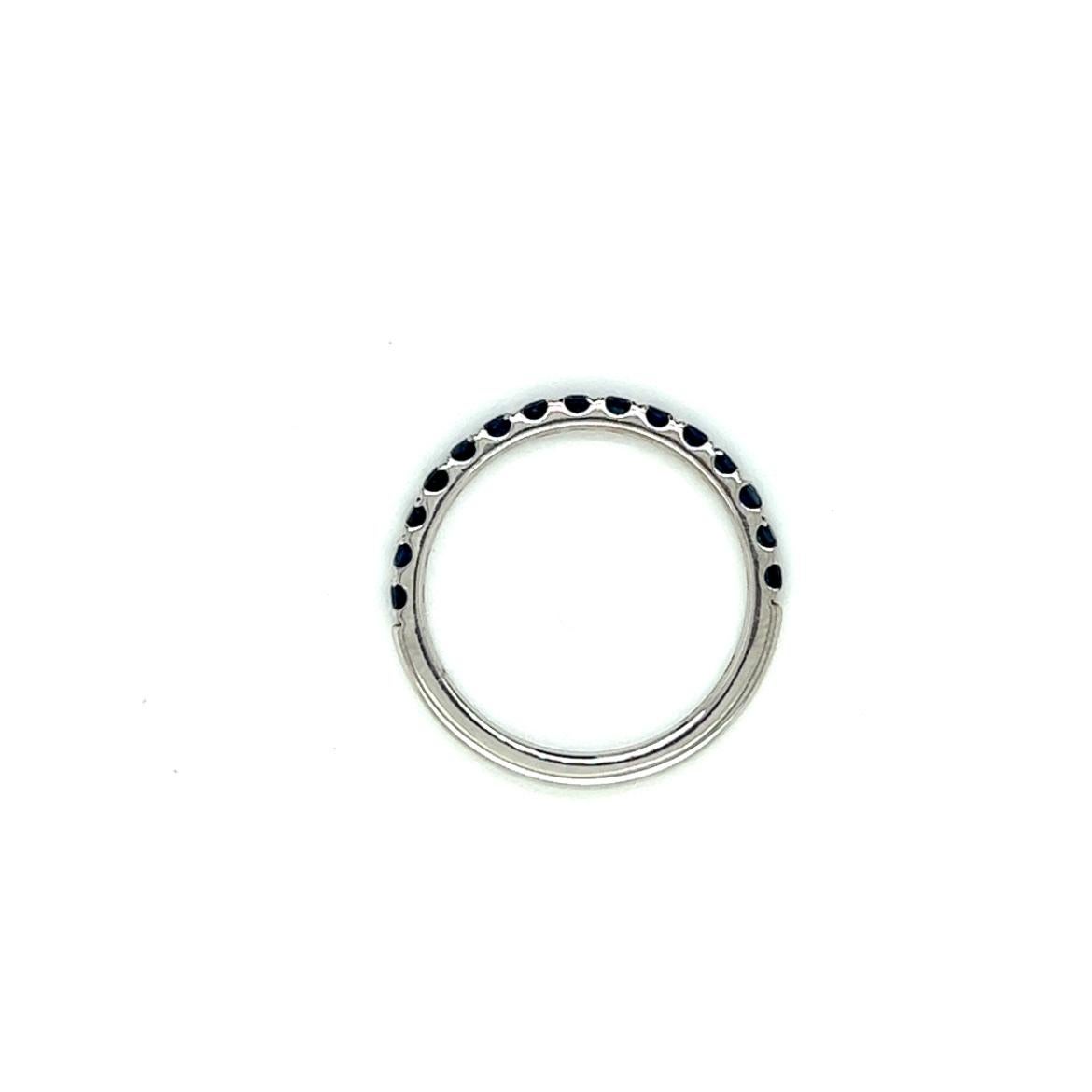 Round Cut 0.24 Carat Round Brilliant Blue Sapphire Band Ring in 18 Karat White Gold For Sale