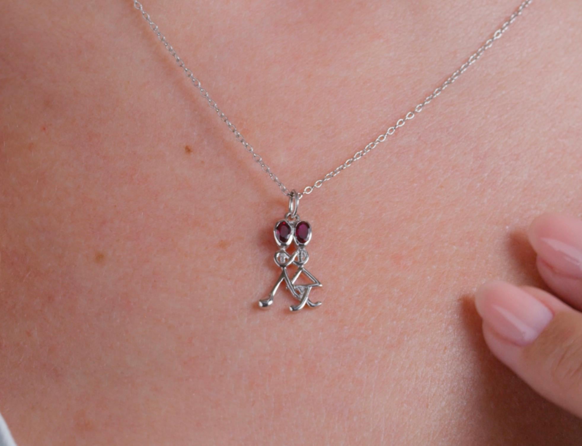 Collana con ciondolo a forma di bastone in argento Sterling Ruby da 0,24 carati di peso totale In condizioni Nuovo in vendita a Woodstock, GA