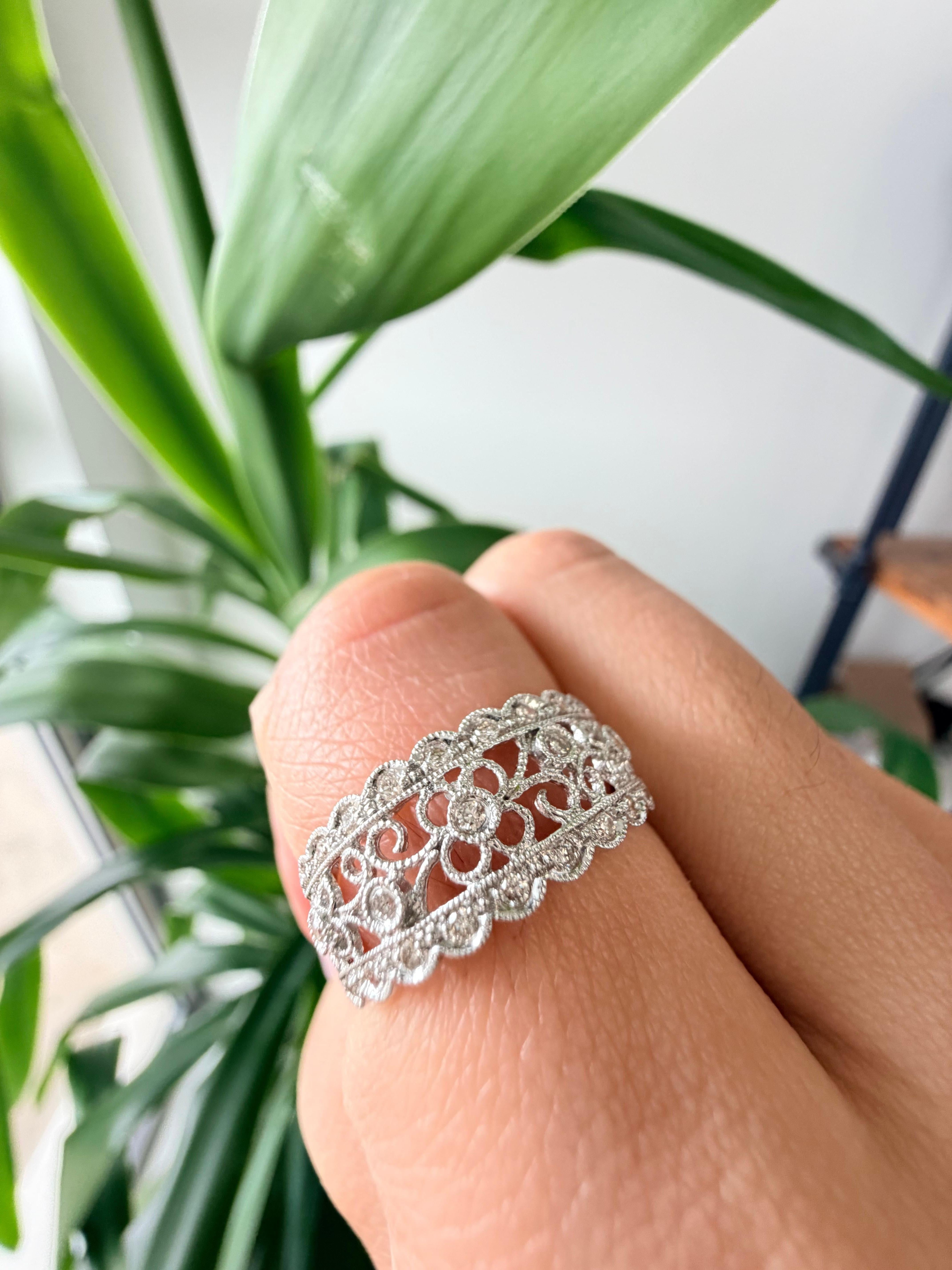 0,24 CTW Runde Diamanten im Brillantschliff in 14K Weißgold Ring im Zustand „Neu“ in Houston, TX