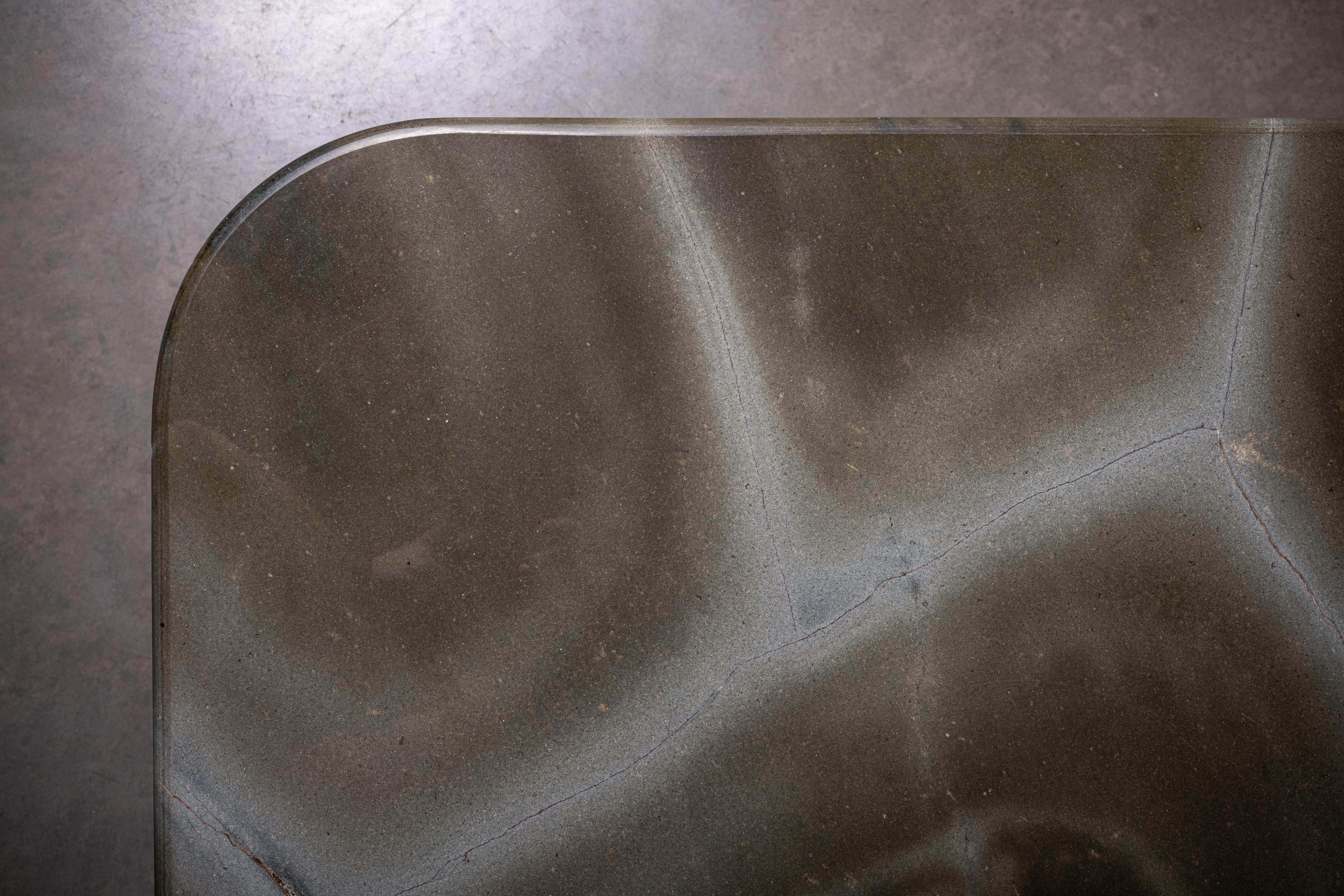 Autre Table de salle à manger 024 en Oak massif et plateau en quartzite Turtle par No Age Studio en vente