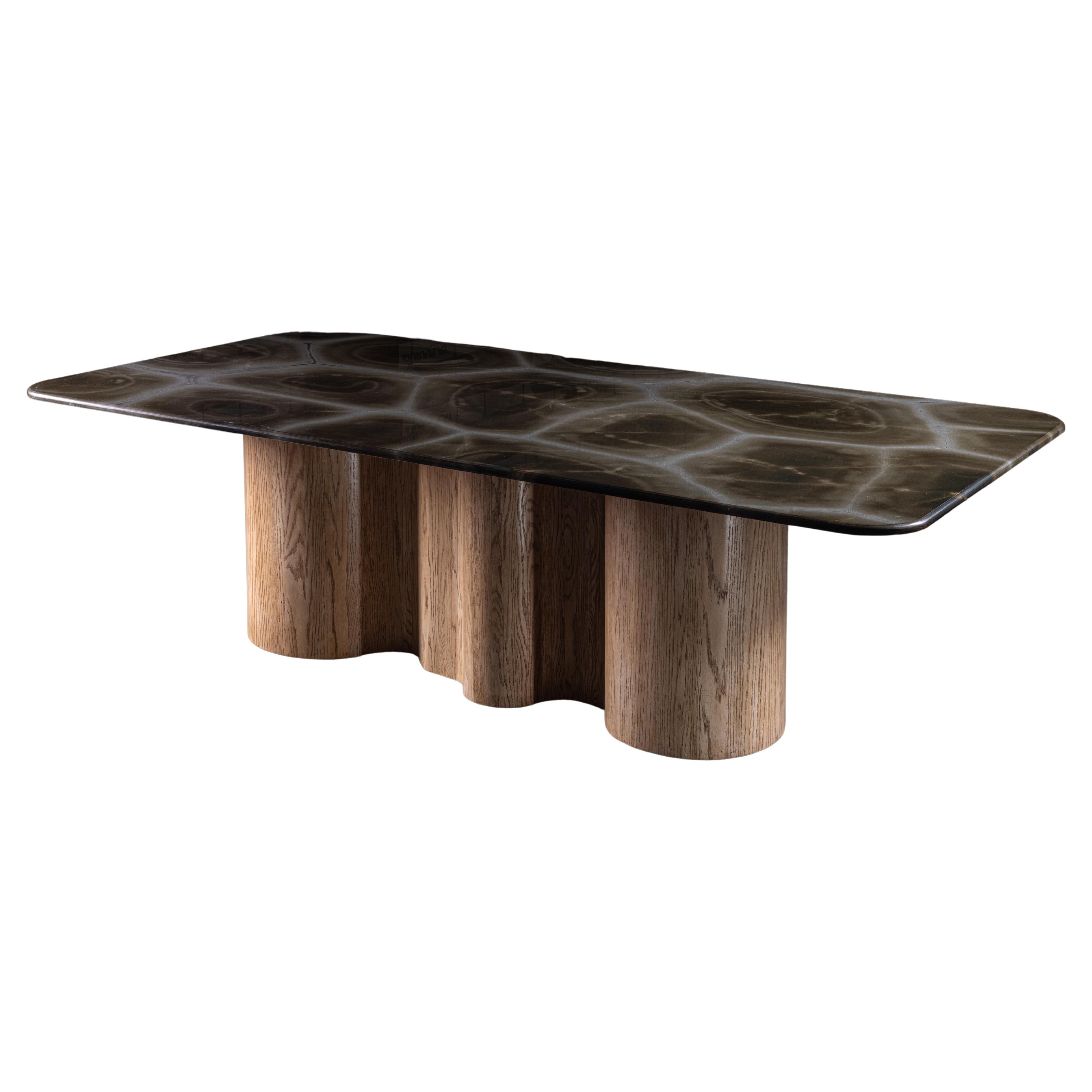 Table de salle à manger 024, plateau en quartzite avec base de forme organique en chêne massif en vente