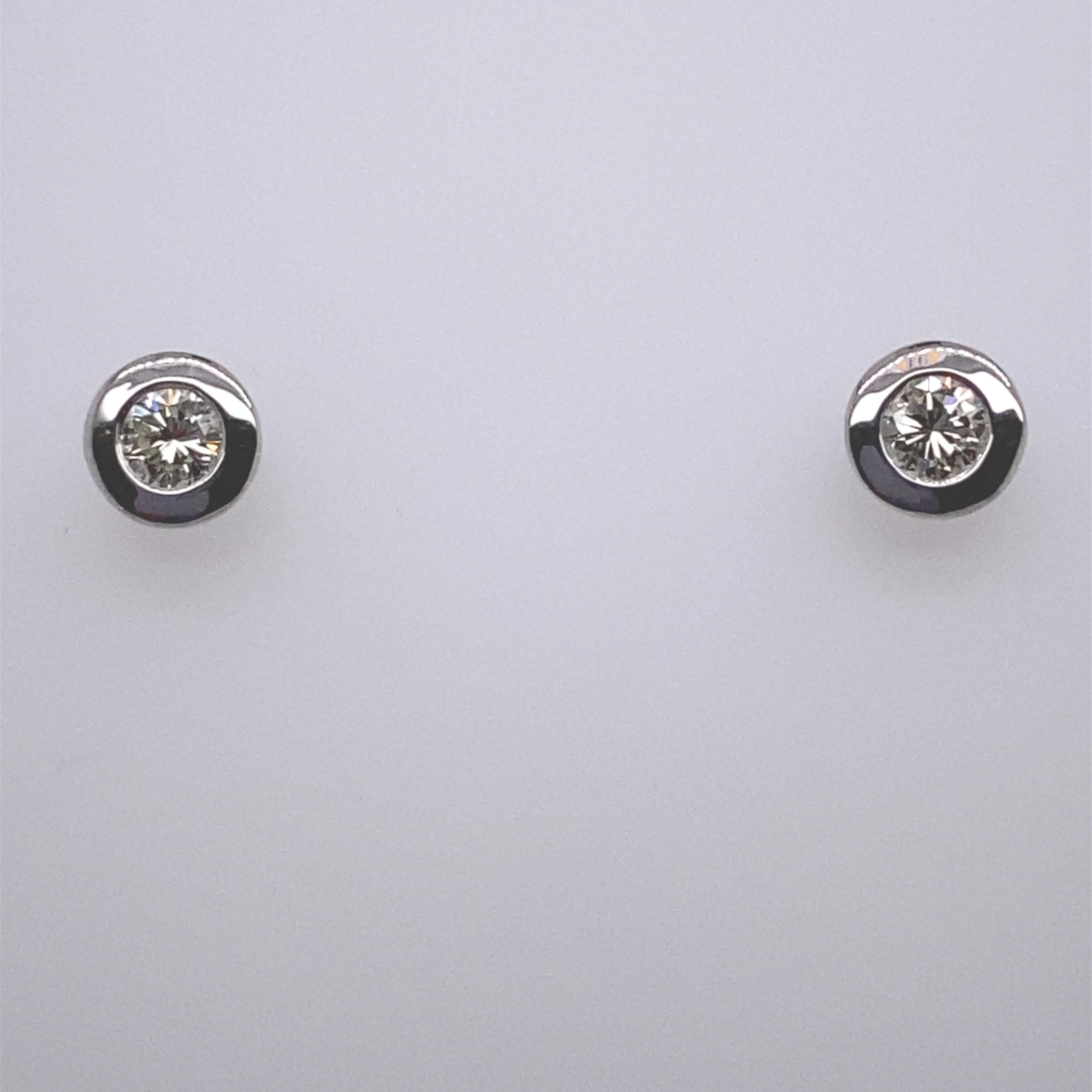 0.24ct Diamond Studs Earrings in Rubover Setting in 18ct White Gold In New Condition For Sale In London, GB
