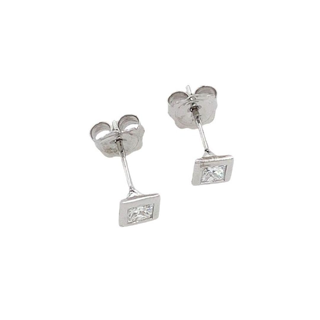 New 18ct White Gold Princess Cut Diamond Studs Earrings, Total Diamond 0.24ct

18ct White Gold Diamond Studs Earrings In Rubover Setting With Peg and Screw

Additional Information:
Total Diamond Weight: 0.36ct
Diamond Colour: G/H
Diamond Clarity: