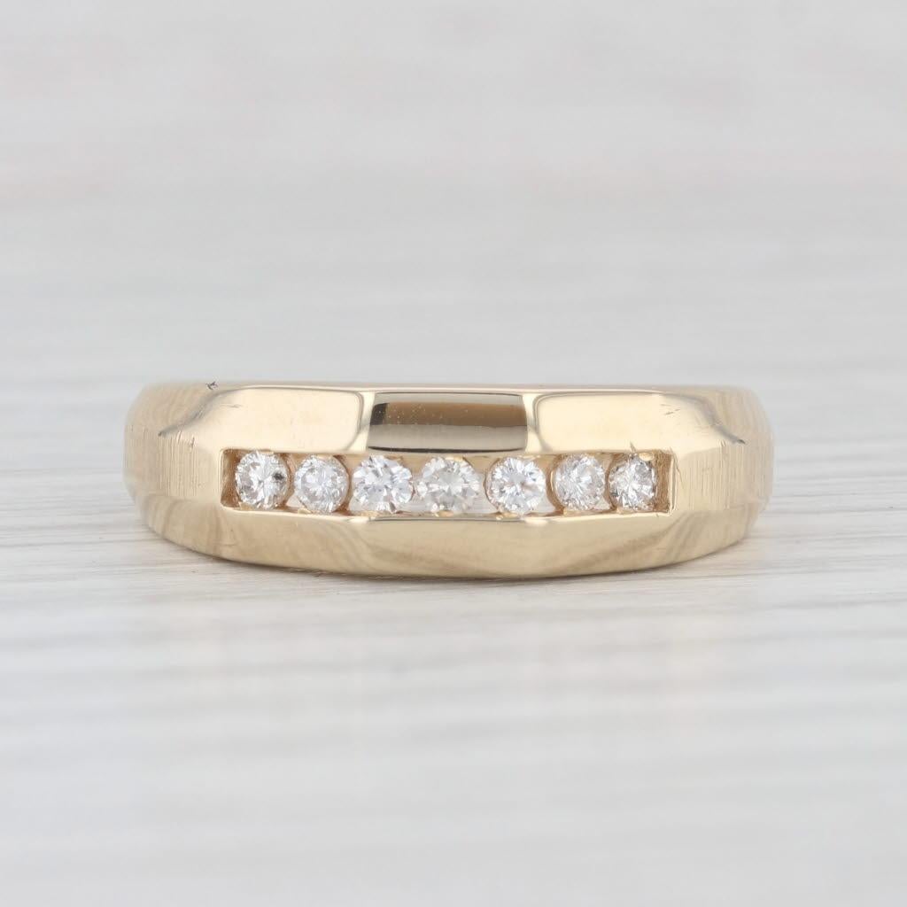 Informationen zu Edelsteinen:
- Natürliche Diamanten -
Karat gesamt - 0,24ctw
Schliff - Rundbrillant
Farbe - I - K
Reinheit - SI2 - I1

Metall: 14k Gelbgold
Gewicht: 5 Gramm 
Briefmarken: 14kp (P steht für Plumb für hochwertiges Gold)
Stirnseite