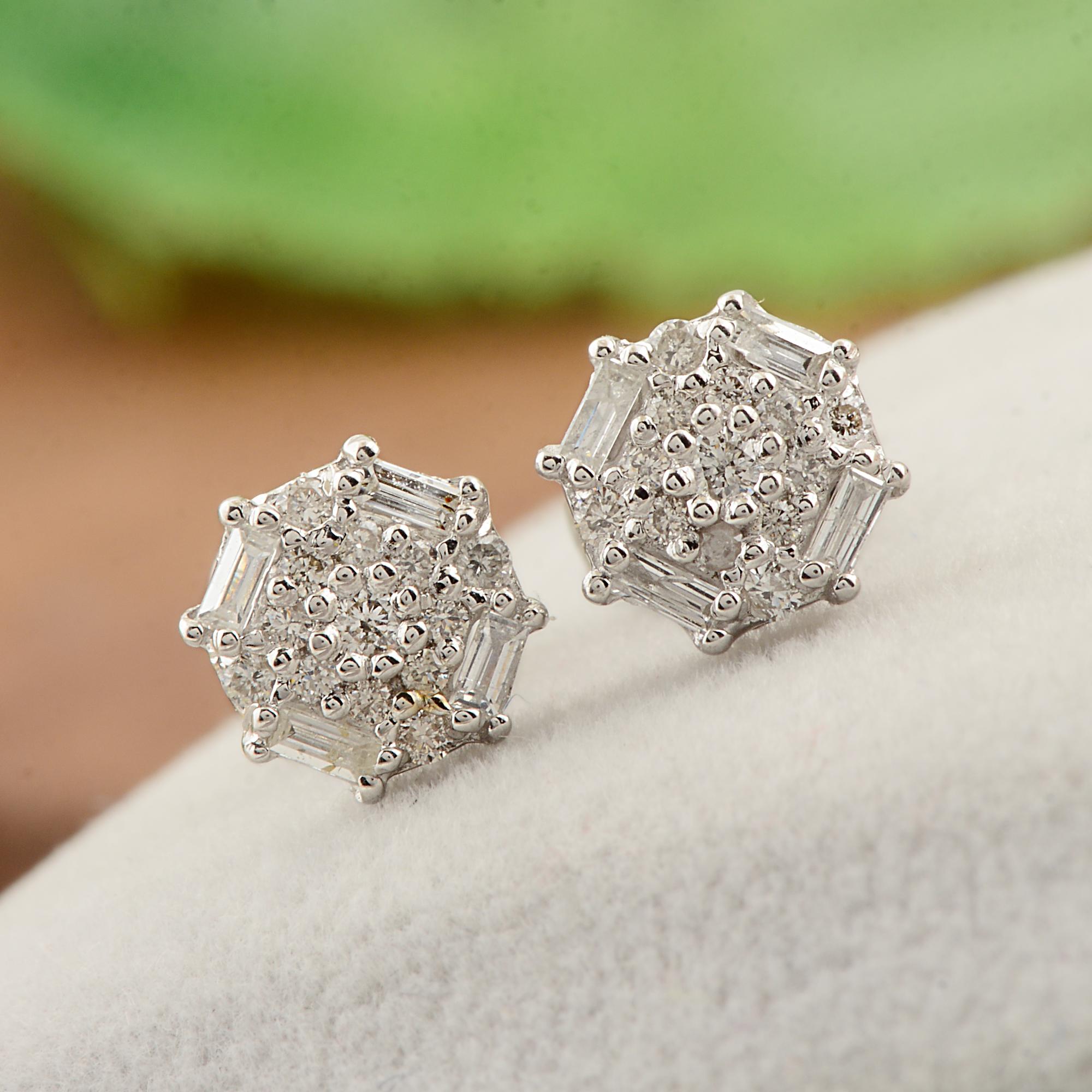 Moderne Clous d'oreilles en or blanc 10 carats avec diamants baguettes naturels de 0,25 carat en vente