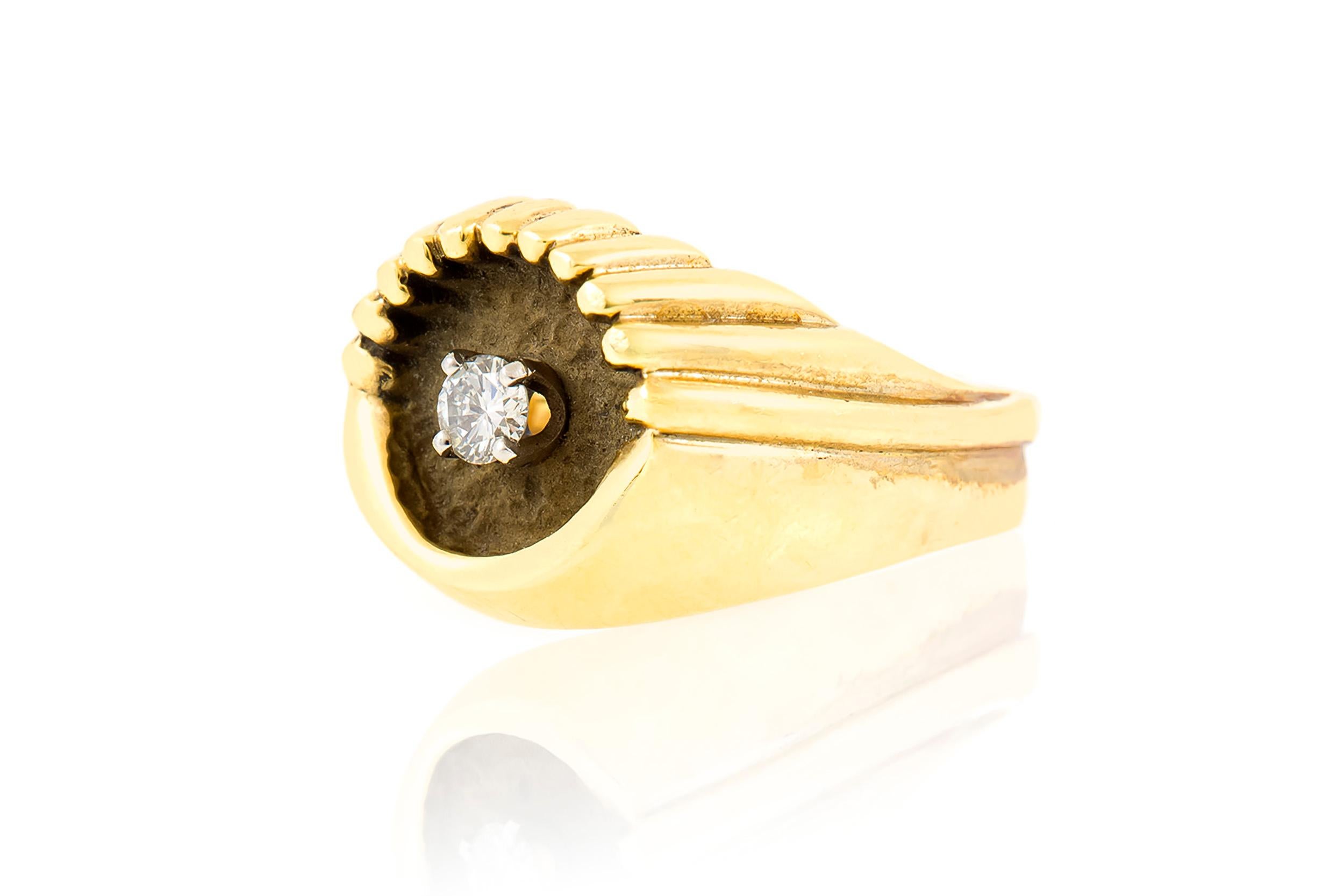 Finely crafted in 14k yellow and burnt gold with a Round Brilliant cut diamond weighing approximately 0.25 carats.
Size 8 1/4