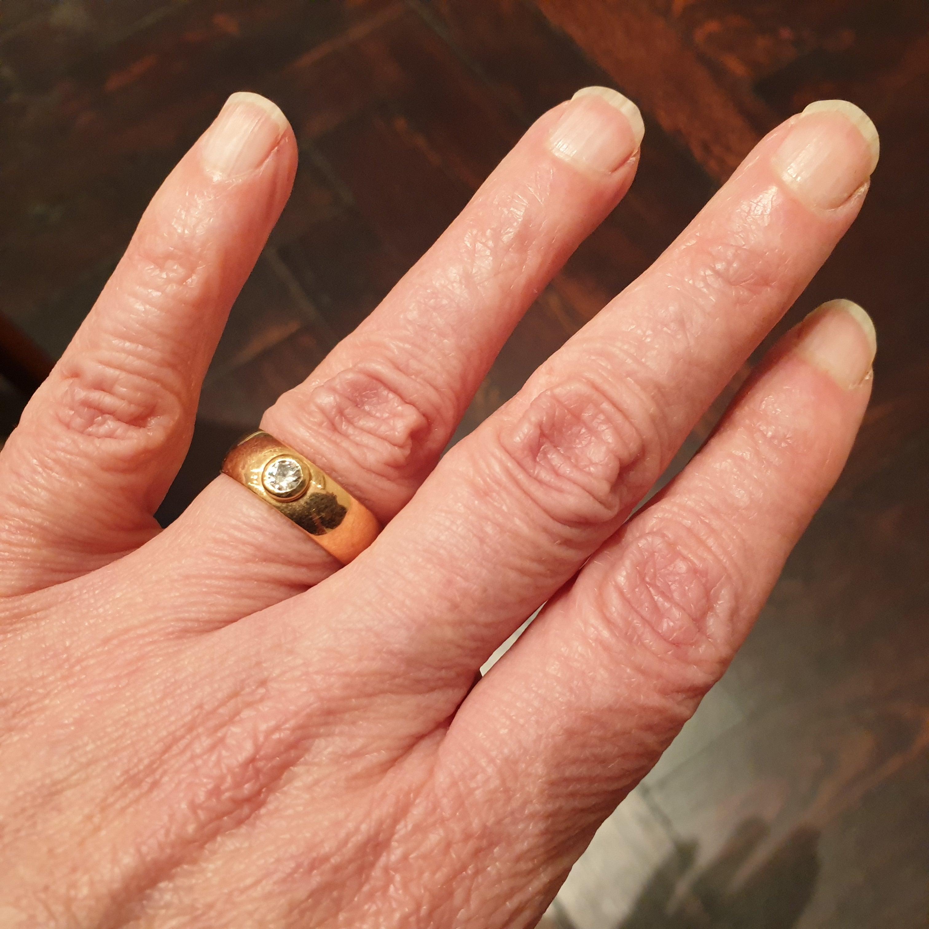 Brilliant Cut 0.25 Carat Diamond Gold Ring For Sale