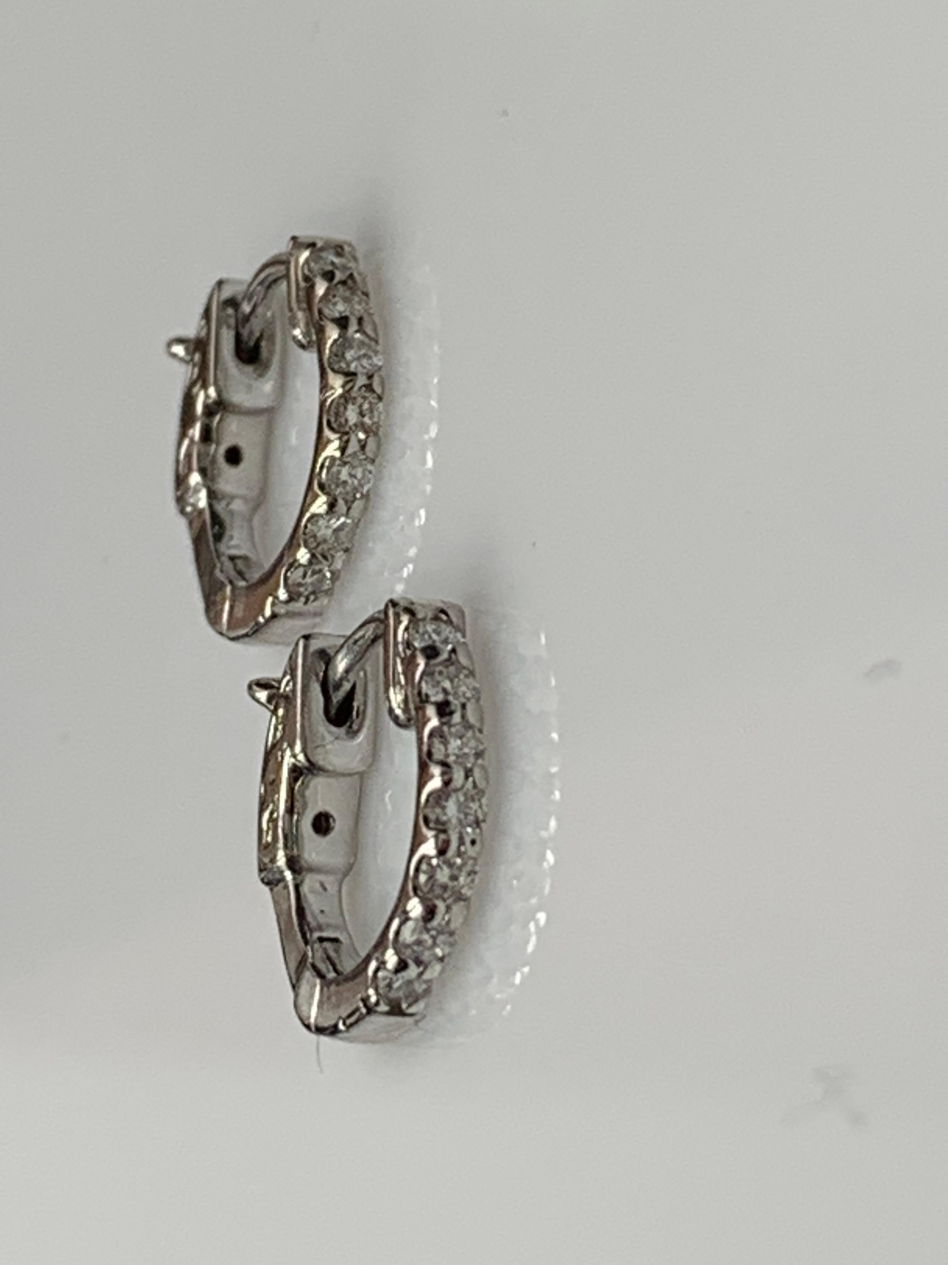 0.25 Carat Diamond Hoop Earrings in 14k White Gold In New Condition For Sale In NEW YORK, NY