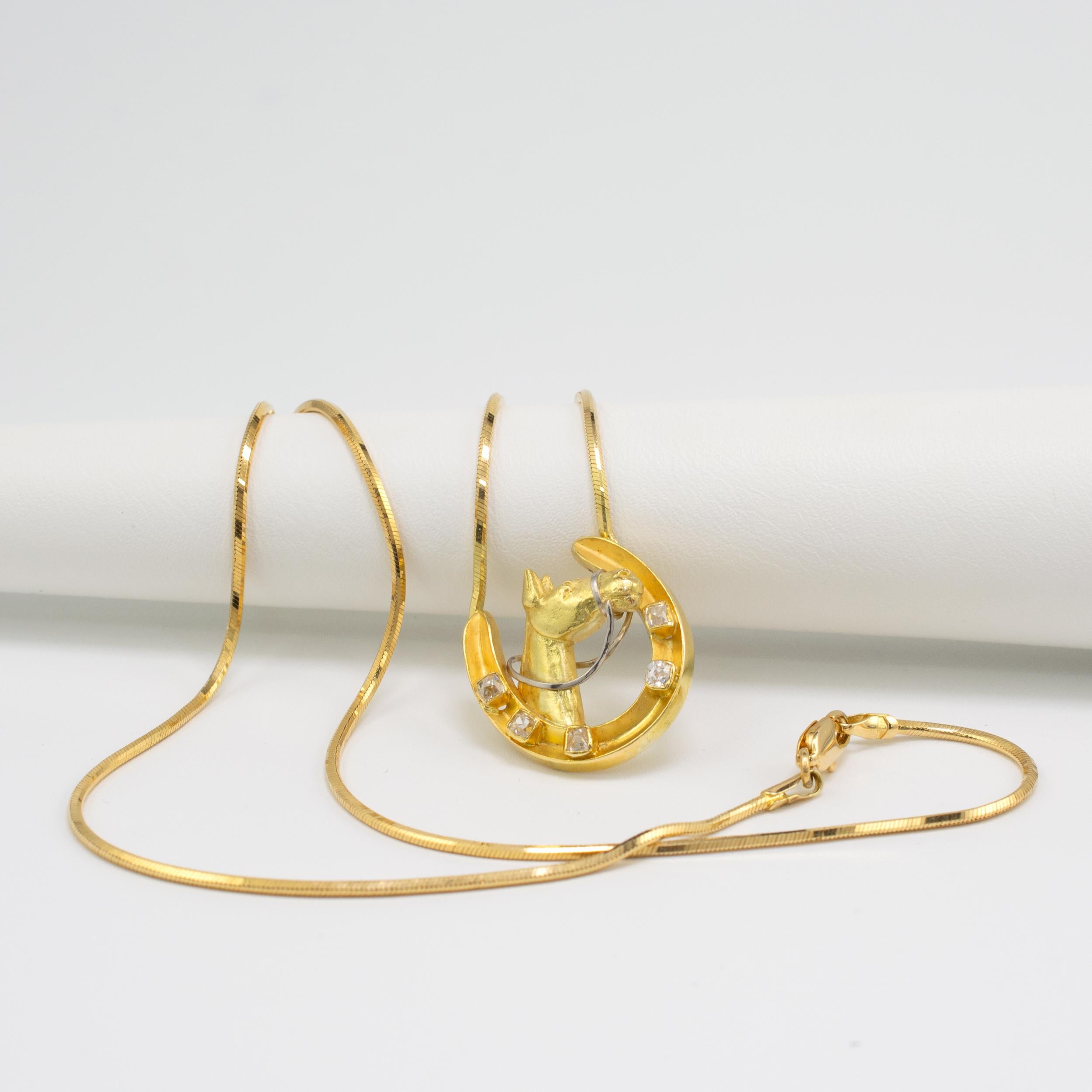 Diamond Horseshoe Pendant Necklace 18 Karat Gold with Split Chain circa 1970s For Sale 1
