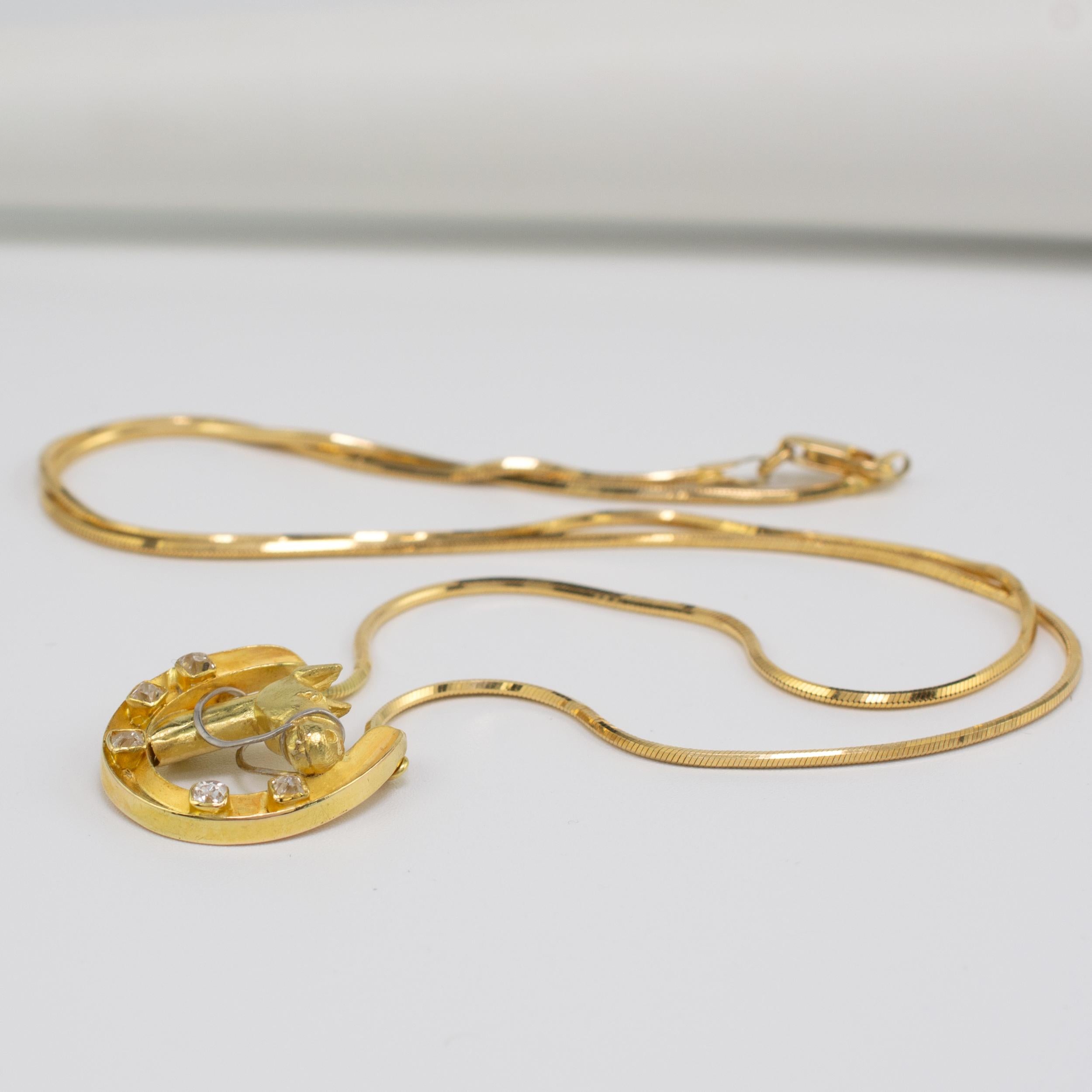 Diamond Horseshoe Pendant Necklace 18 Karat Gold with Split Chain circa 1970s For Sale 2