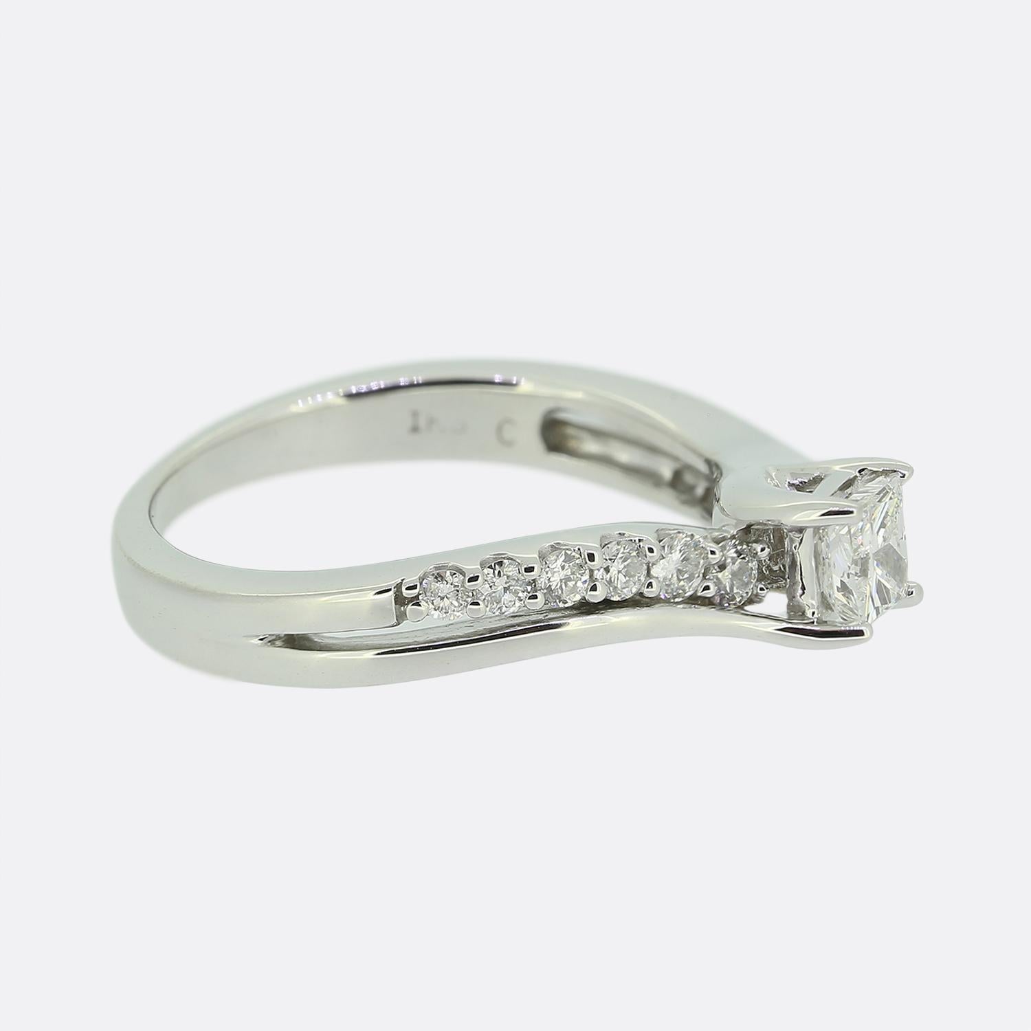 0.25 Karat Diamant Verlobungsring mit gedrehtem Solitär (Carréschliff) im Angebot