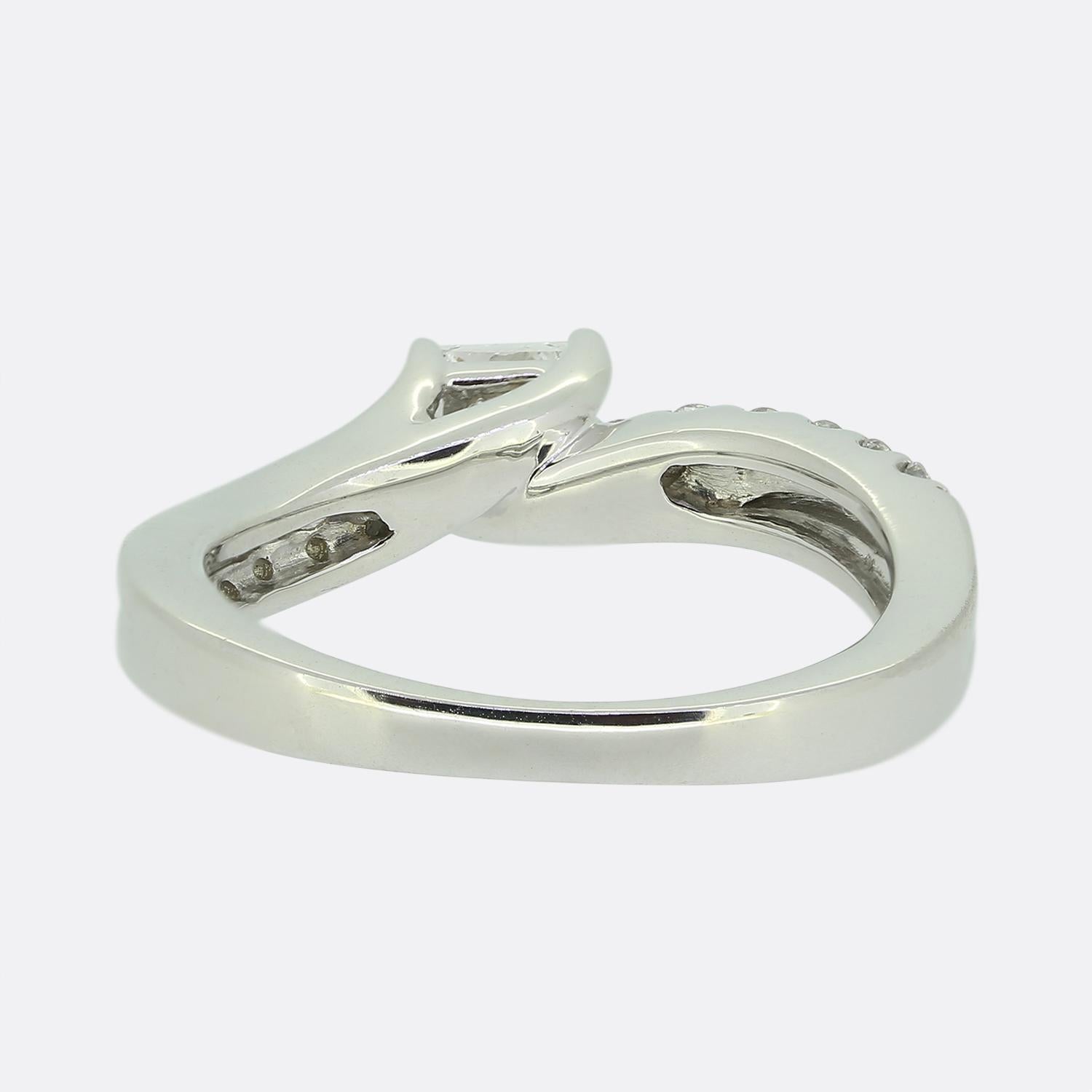 0.25 Karat Diamant Verlobungsring mit gedrehtem Solitär im Zustand „Gut“ im Angebot in London, GB