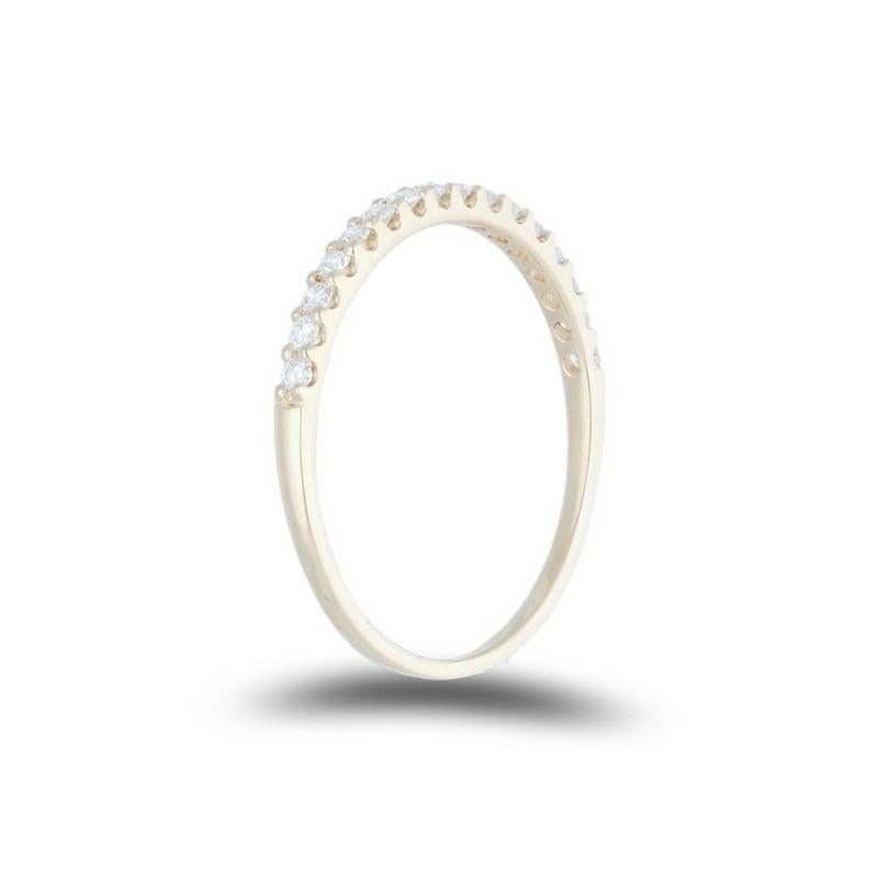 Diamonds: Sixteen meticulously selected round diamonds grace this wedding ring, each set in a T.C. (Tiny Channel) micro setting, creating a stunning, continuous shimmer. The total carat weight of 0.25 carats ensures a captivating and charming