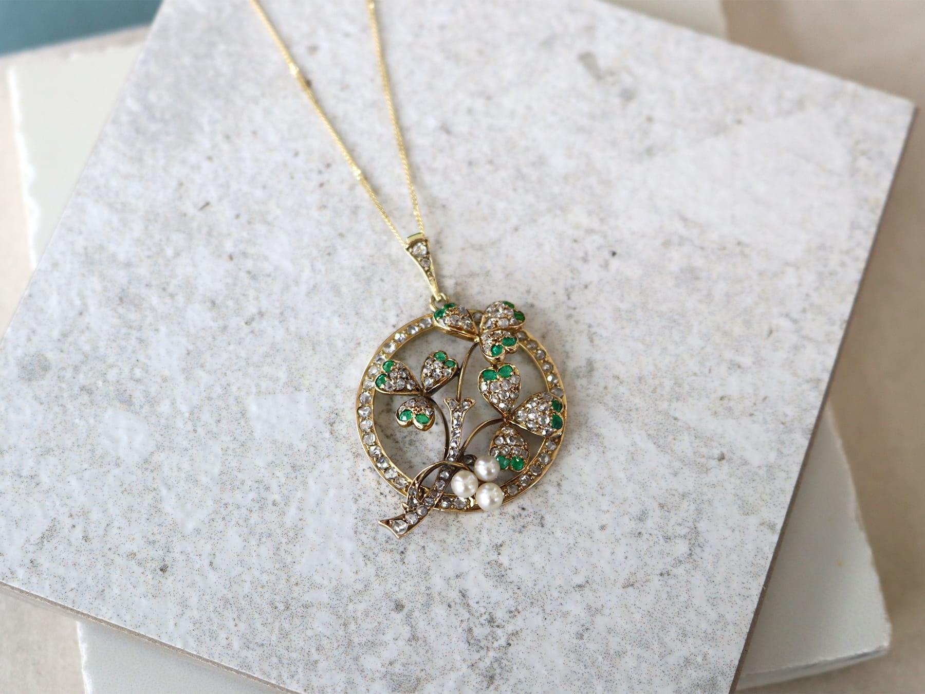 Round Cut 0.25 Carat Emerald 0.48 Carat Diamond Pearl 15k Yellow Gold Pendant Circa 1890 For Sale