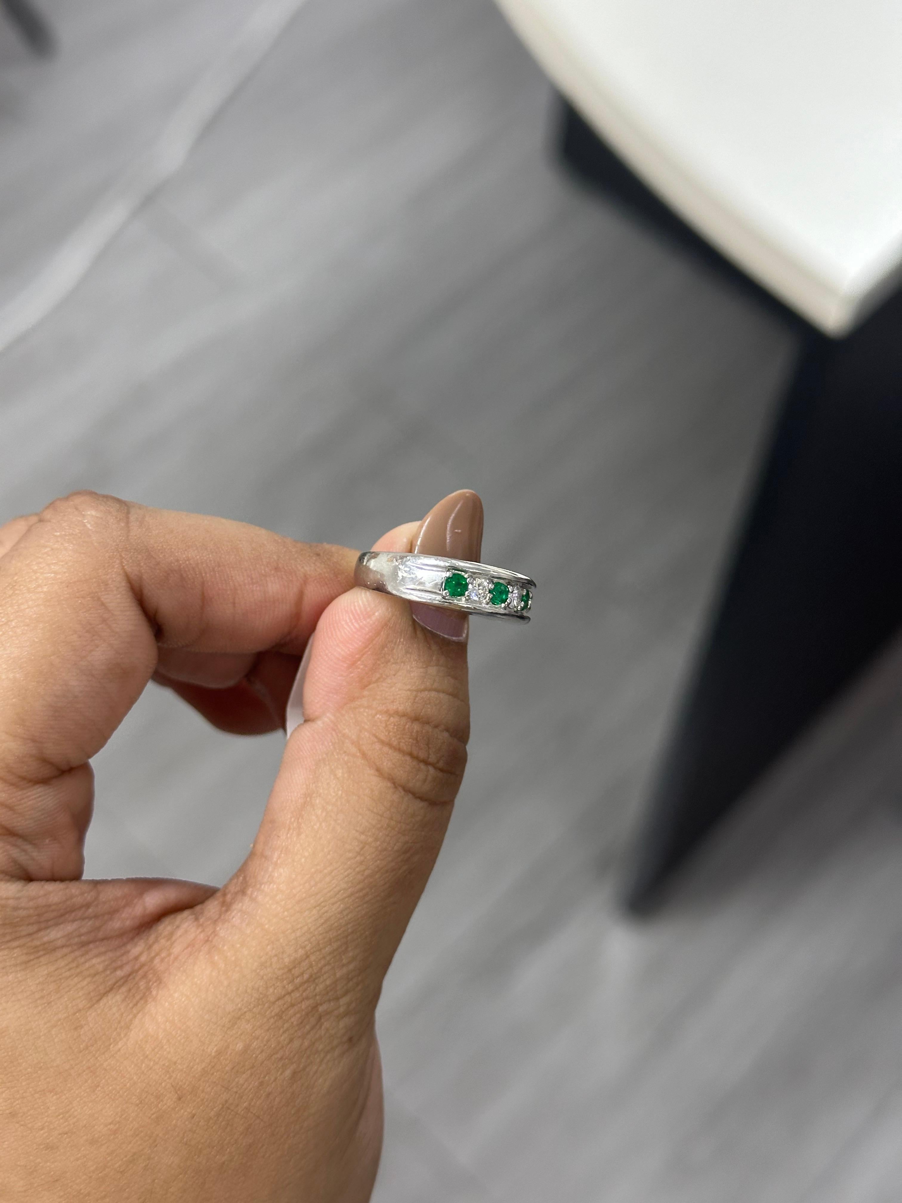 Anillo de esmeralda de 0,25 quilates Corte redondo en venta