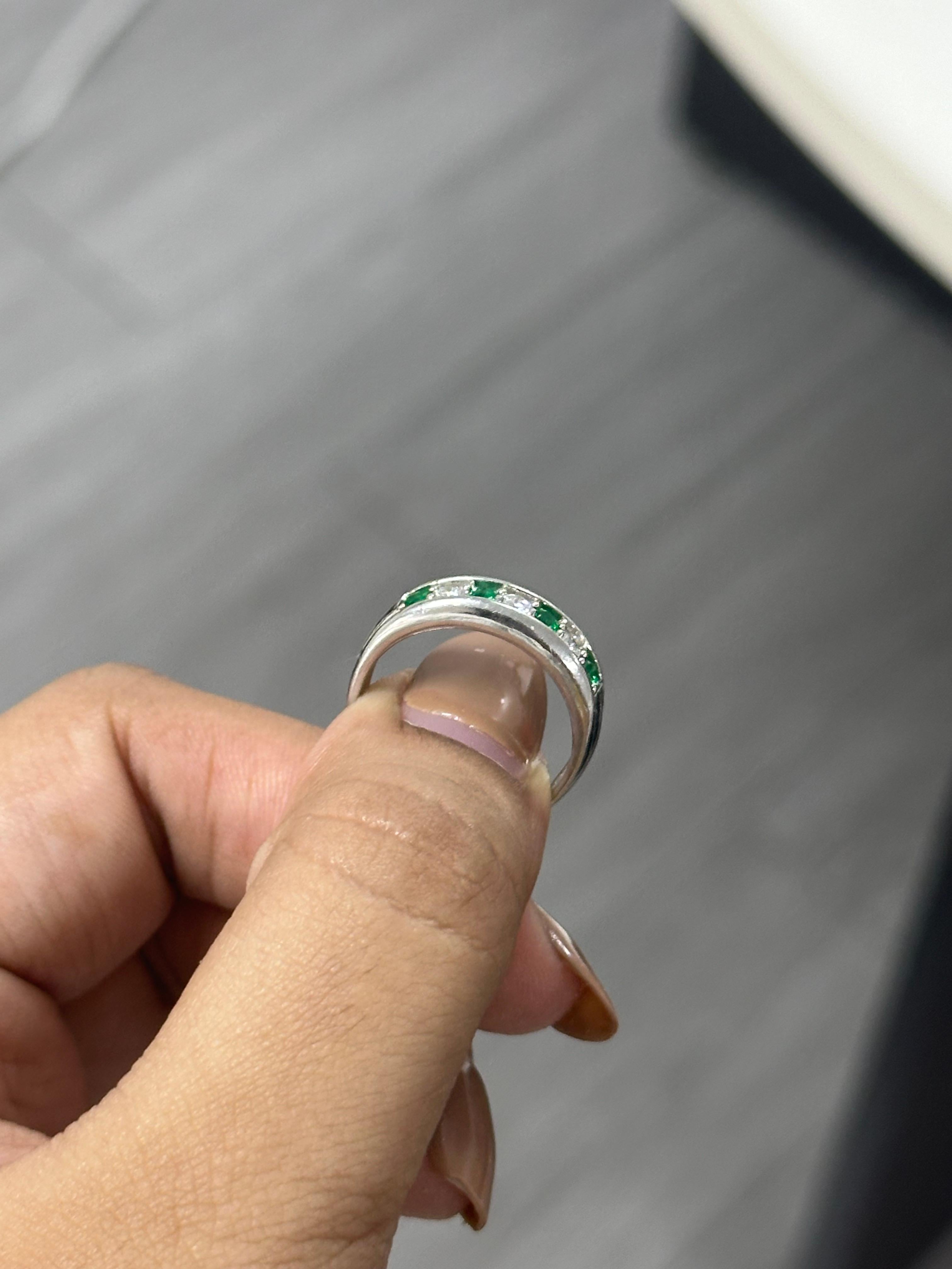 Femenino o masculino Anillo de esmeralda de 0,25 quilates en venta