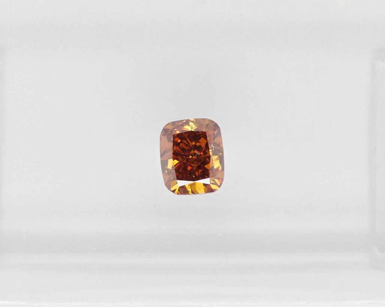 Taglio cuscino Diamante a cuscino da 0,25 carati di colore giallo-arancione intenso in vendita