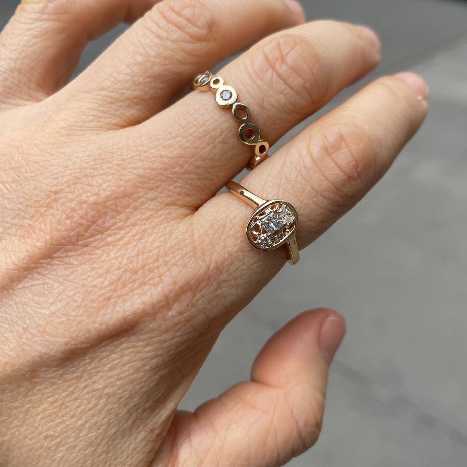 Im Angebot: Verlobungsring mit 0,25 Karat ovalen runden Diamanten im Prinzessinnenschliff () 4