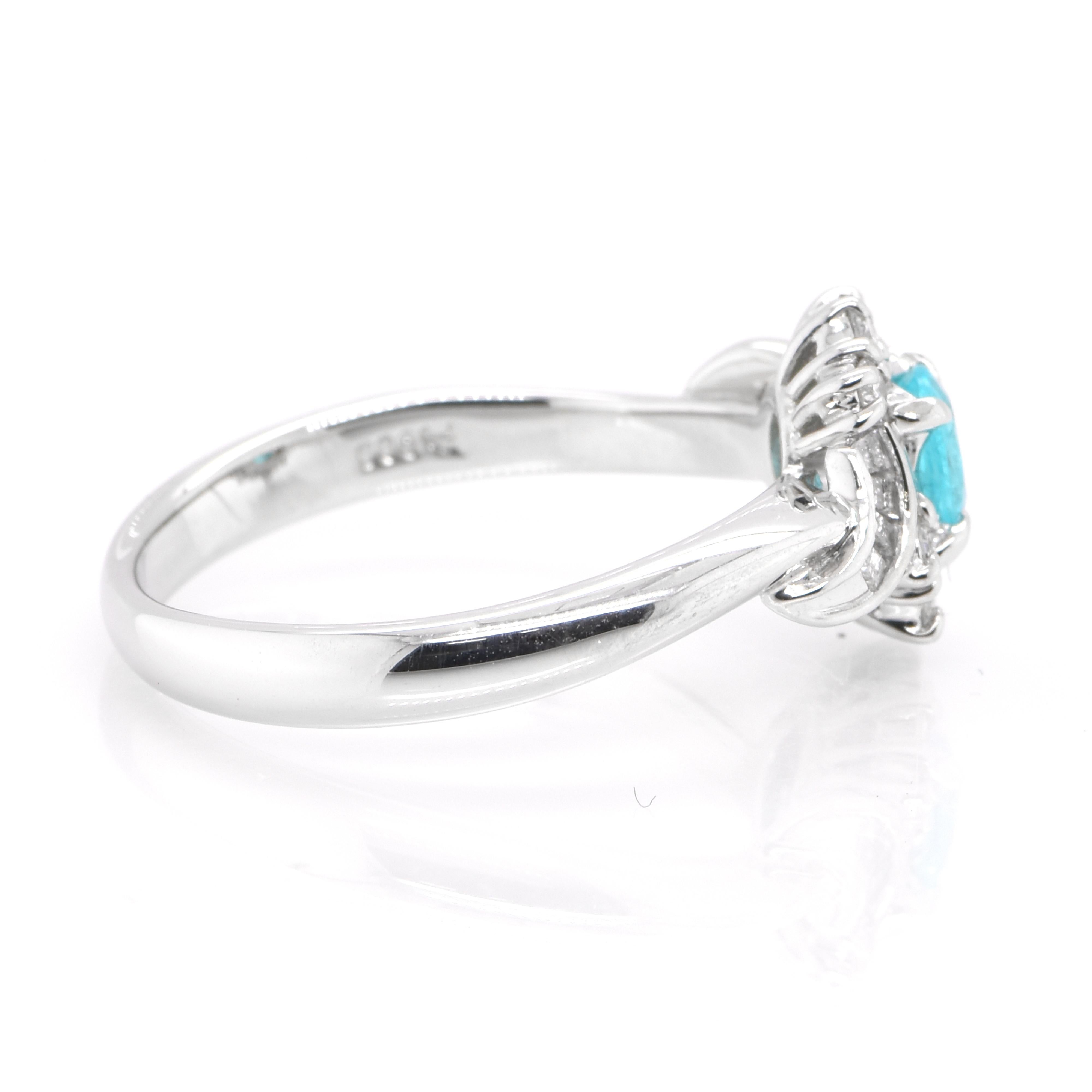 0.25 Carat Natural Paraiba Tourmaline and Diamond Ring Set in Platinum In Excellent Condition In Tokyo, JP