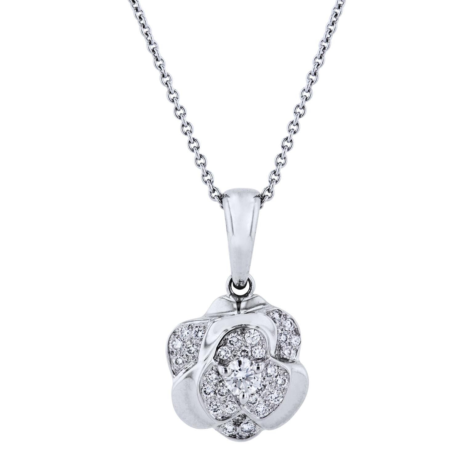 Estate 18 Karat White Gold 0.25 Carat Pave Diamond Pendant 

Twisted metal builds subtle texture to form this previously loved 18 karat white gold pendant featuring 0.25 carat of pave-set diamond (only the pendant reflected in price).