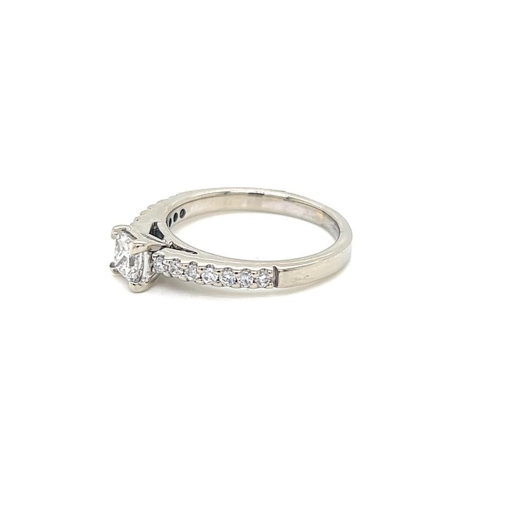 Contemporary 0.25 carat Princess cut Diamond ring in 18 Karat White Gold For Sale