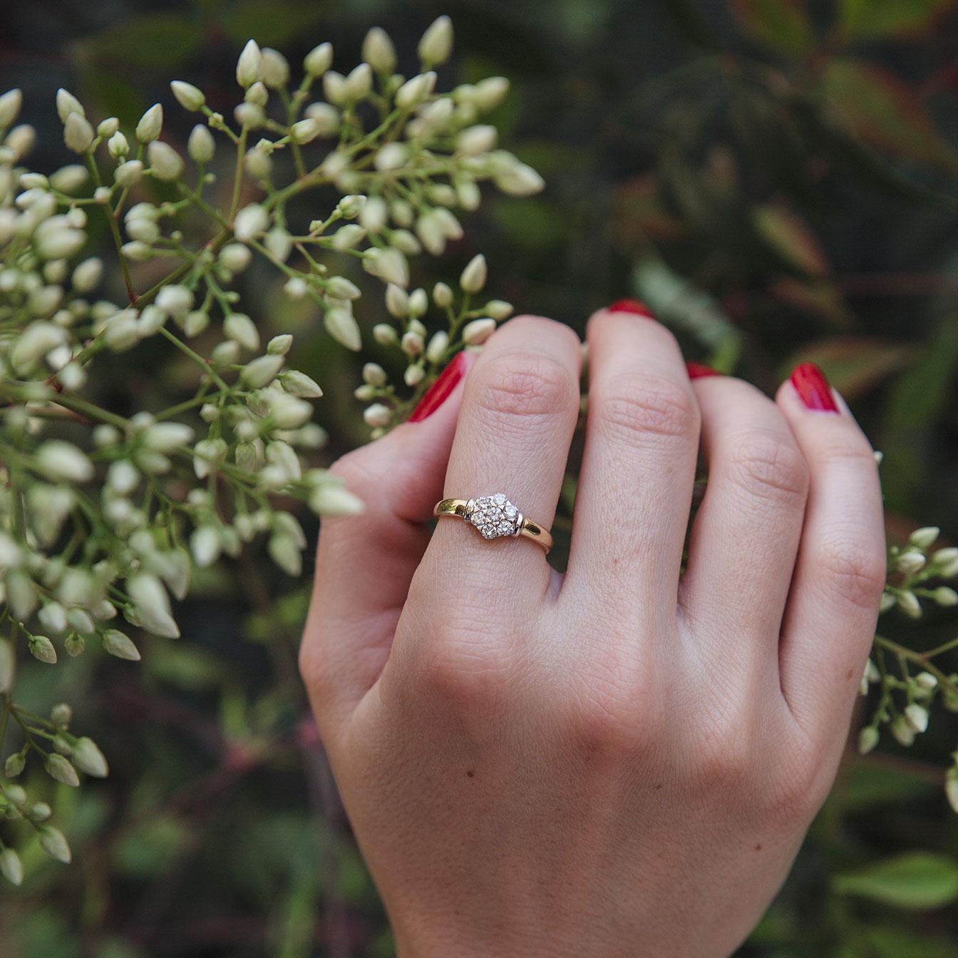 0.25 Carat Round Brilliant Cut Diamond 18 Carat Gold Vintage Cluster Ring 4