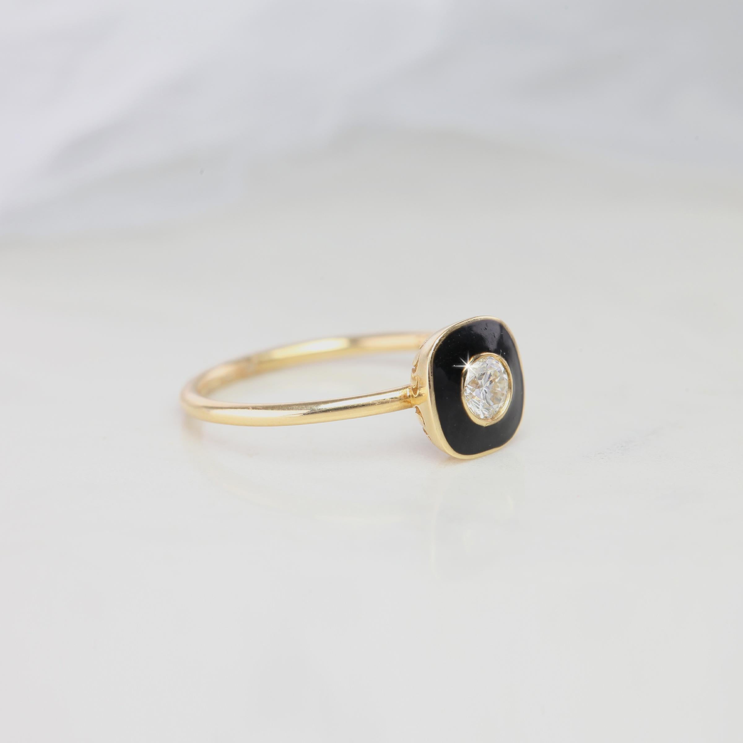 Art Deco Style Black Enameled Diomand Ring Artdeco Style Black Enameled 0.25 Carat Dainty Stackable Ring Statement Ring Gift for Her created by hands from ring to the stone shapes.

I used brillant artdeco style black enameled to reveal a round