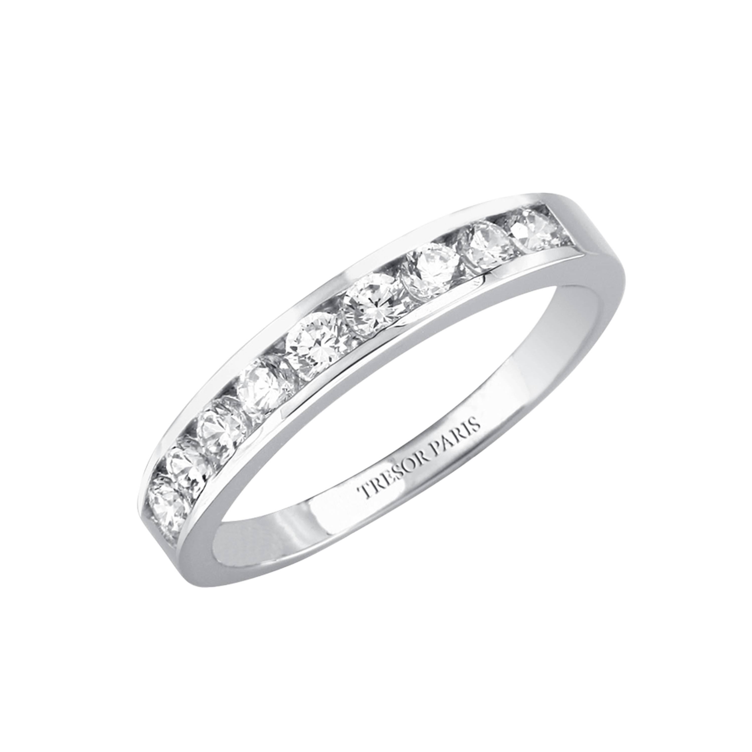 Anneau d'éternité en or blanc 18 carats avec demi-anneau serti de diamants ronds de 0,25 carat en vente