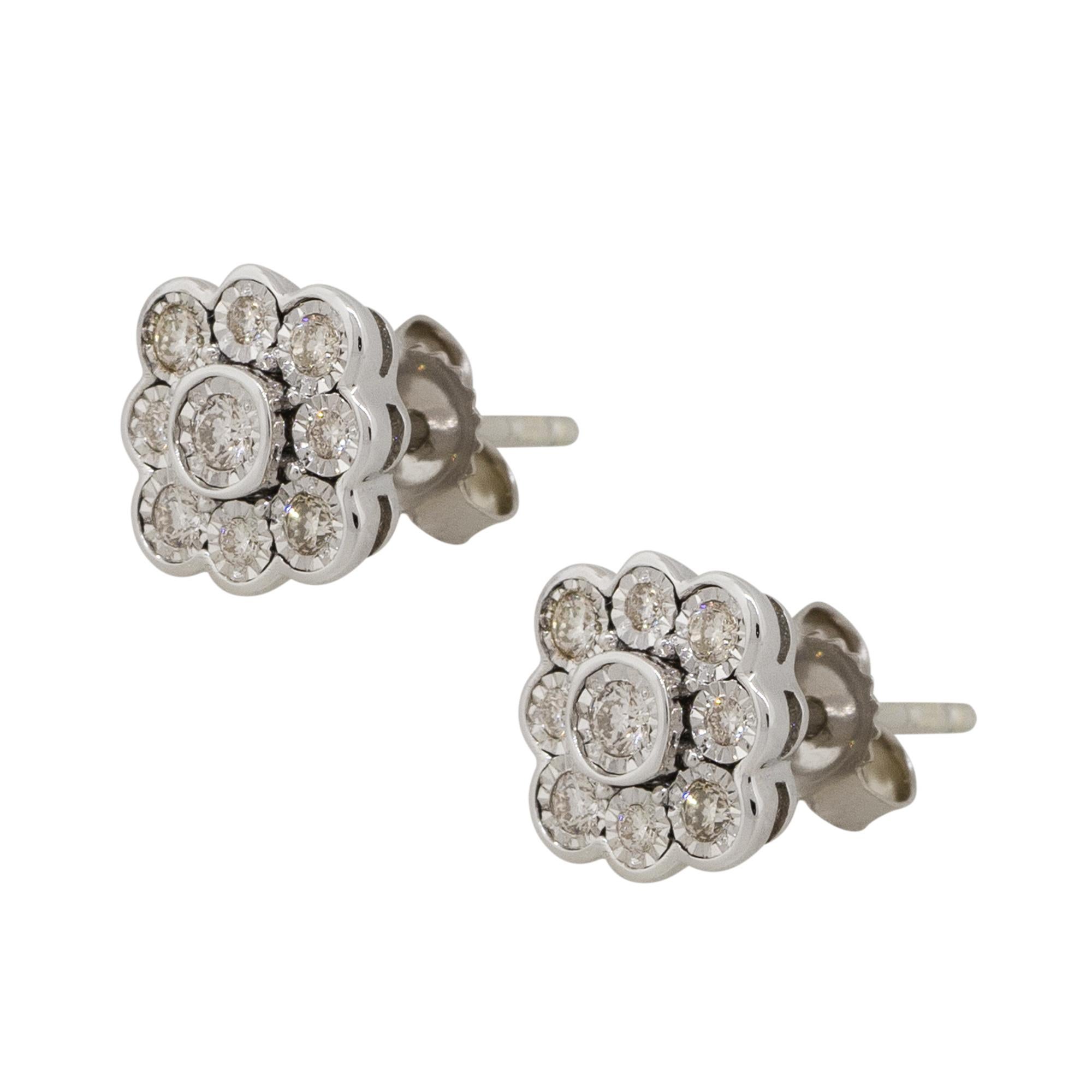 Clous d'oreilles à fleurs en or 14 carats avec diamants ronds de 0,25 carat en vente 2