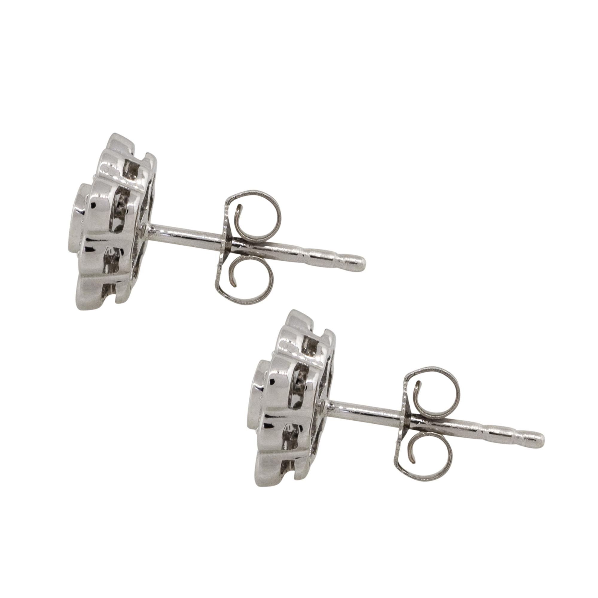 Clous d'oreilles à fleurs en or 14 carats avec diamants ronds de 0,25 carat en vente 3