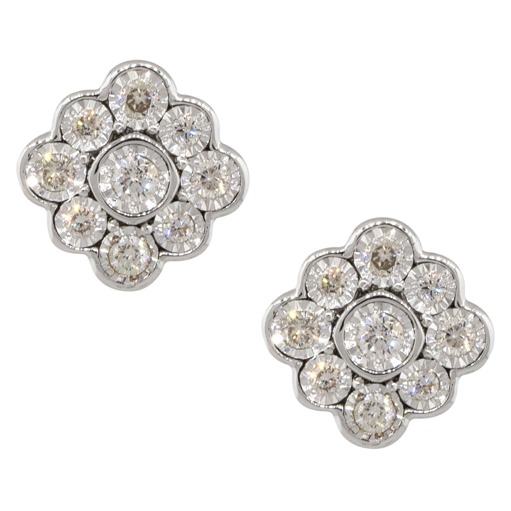 Orecchini a perno floreali con diamante rotondo da 0,25 carati 14 carati in stock